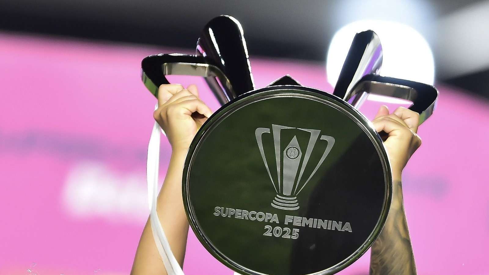 Supercopa Feminina 2025: São Paulo vence nos pênaltis e conquista título inédito.