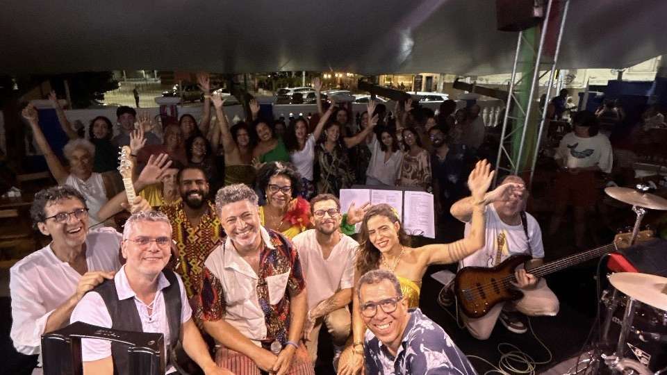 Carlos Barros realiza ressaca de Carnaval com homenagem ao Axé Music