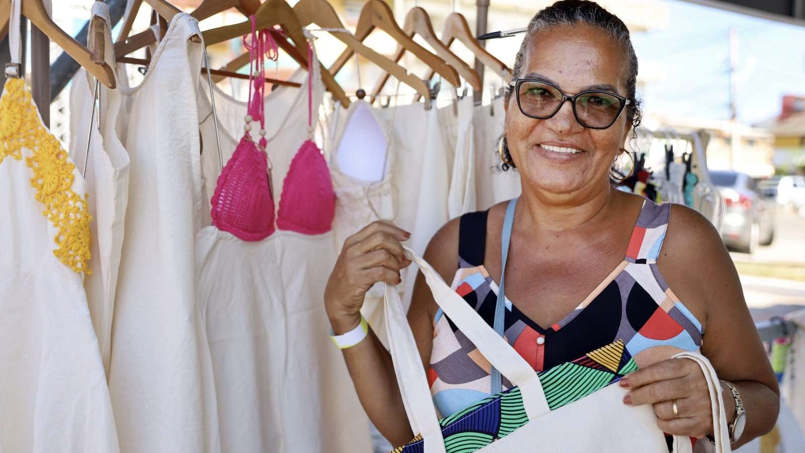 Projeto 'Verão Costa a Costa' promove esporte e gera renda no litoral baiano.
