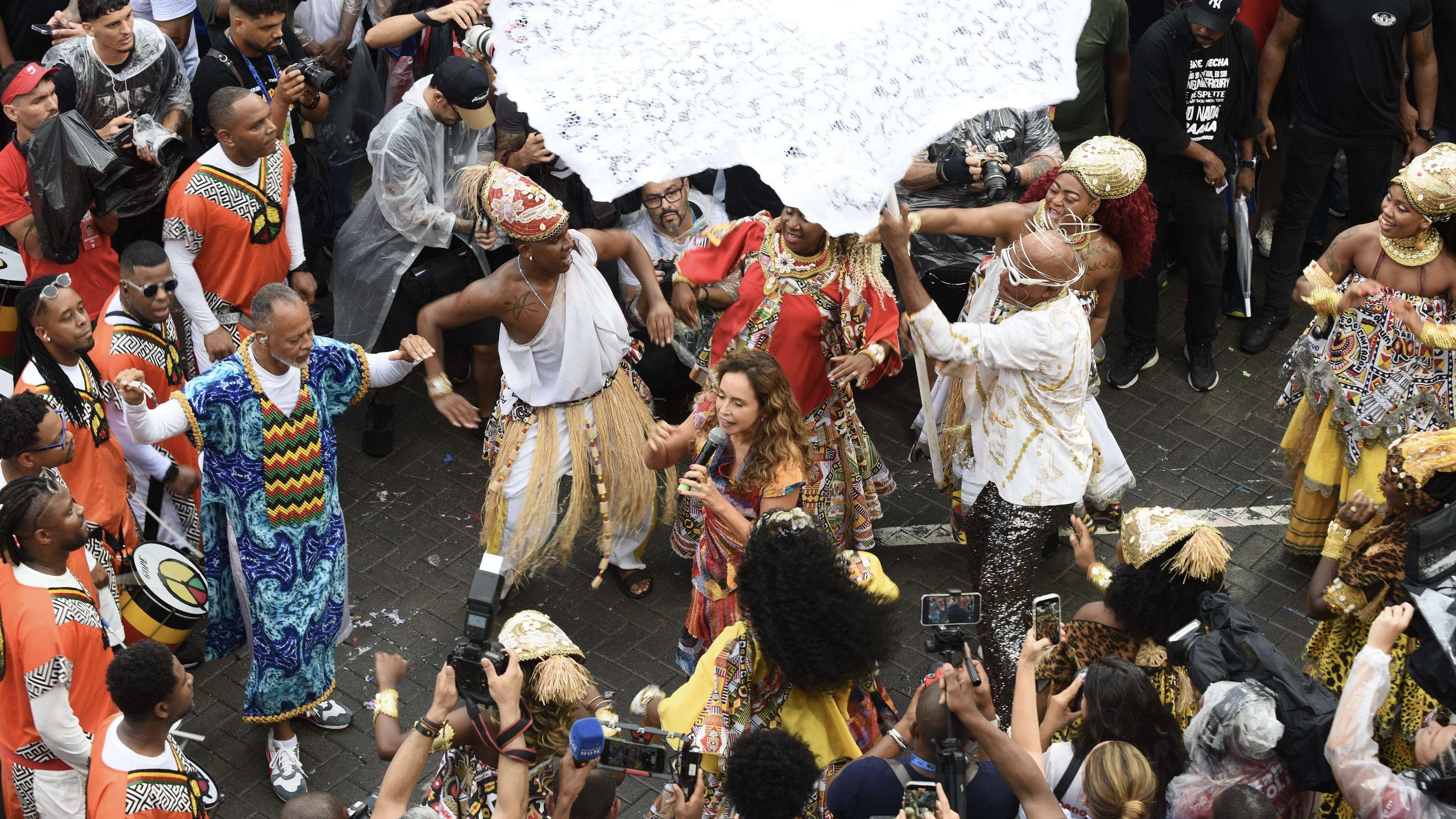 Prefeito Bruno Reis entrega chave da cidade ao Rei Momo e abre oficialmente o Carnaval de Salvador.