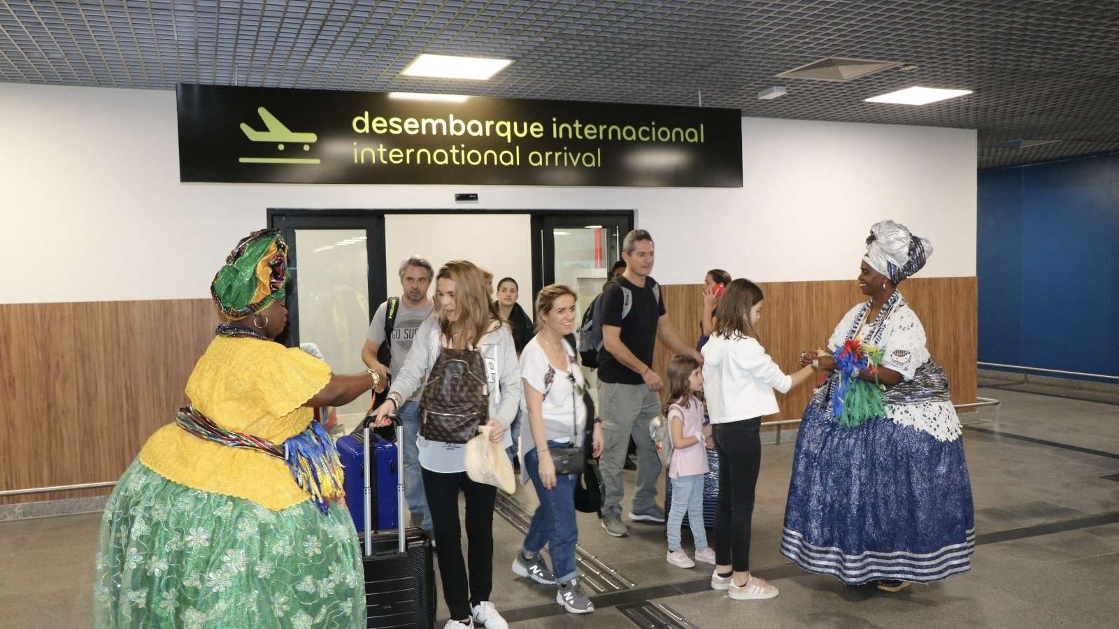 Bahia lidera atração de turistas internacionais no Nordeste.