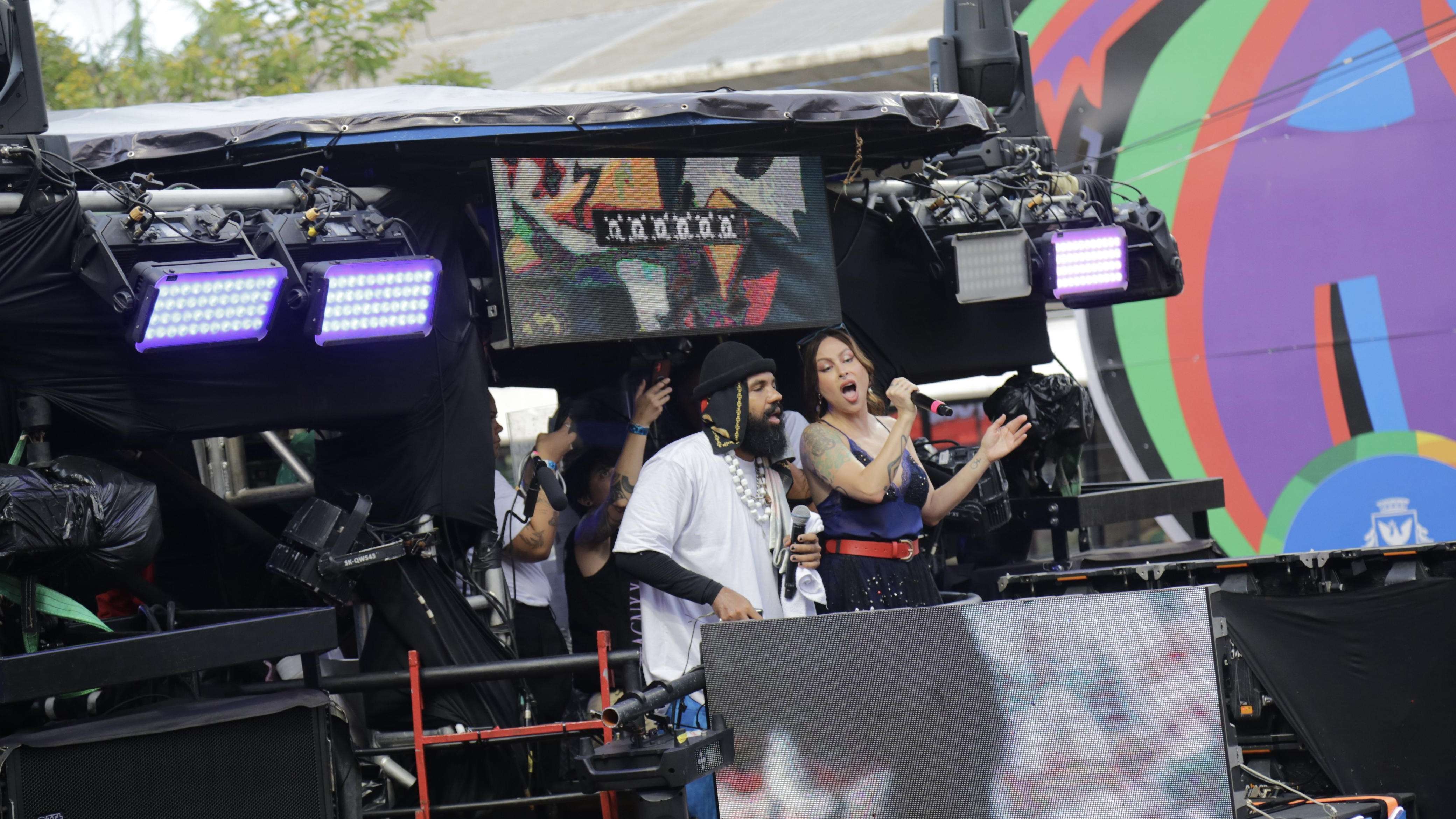 Navio Pirata do BaianaSystem arrasta multidão no circuito Osmar no Carnaval de Salvador