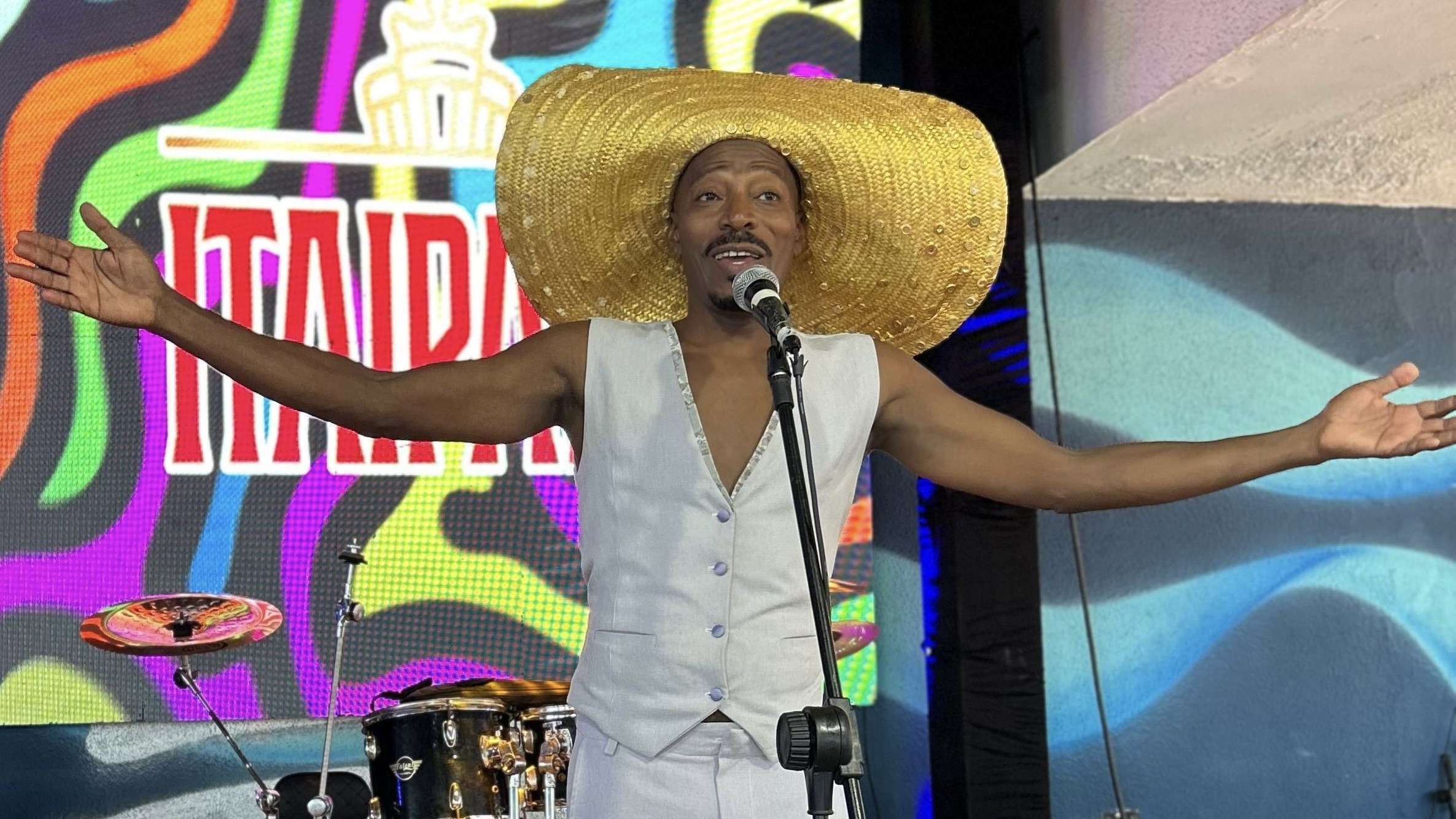 Cantor João Gonzaga leva show inédito para o projeto Culinária Musical em Salvador.