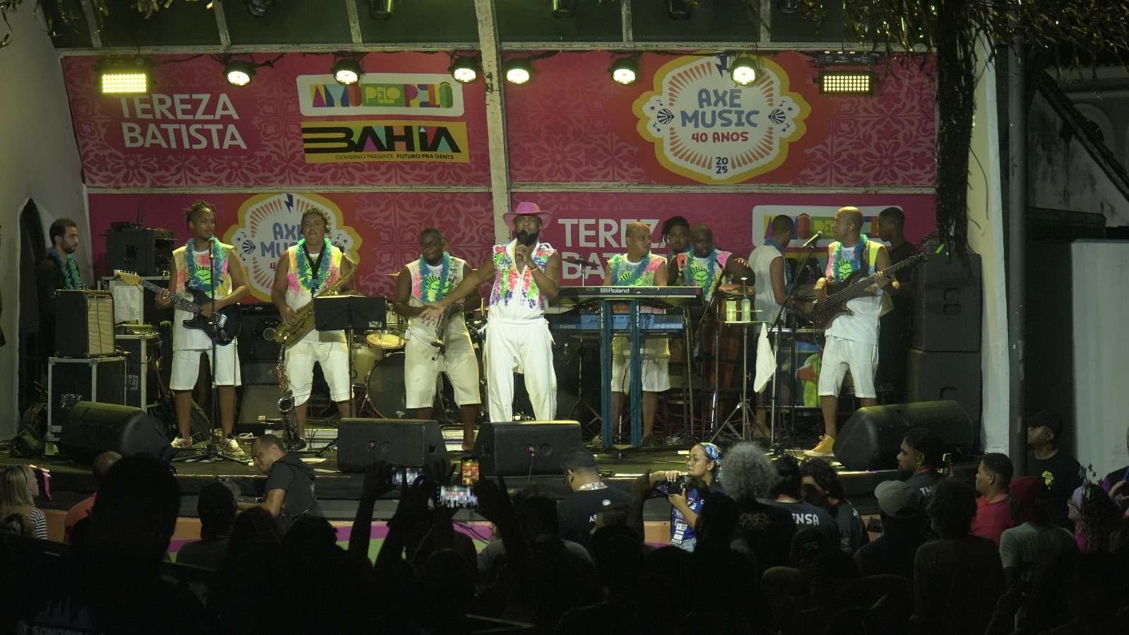Motumbá celebra 20 anos de história e agita a terça-feira de Carnaval no Pelourinho
