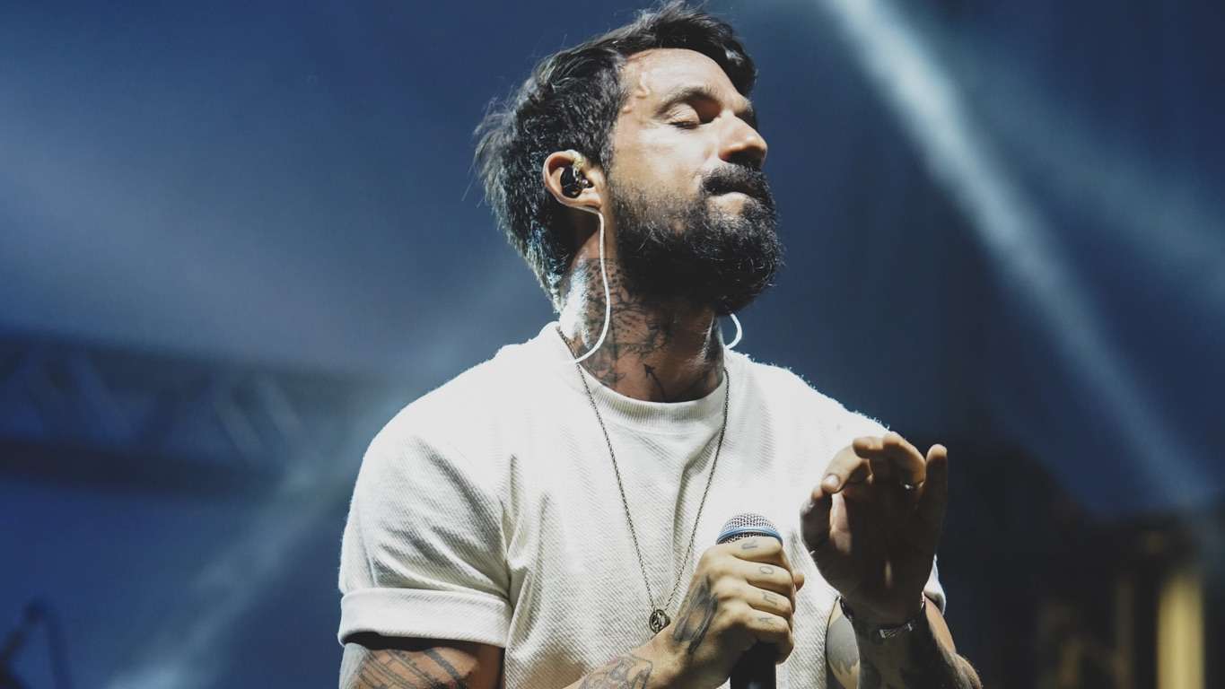 Pedro Pondé apresenta nova fase musical com show no Colaboraê em Salvador.