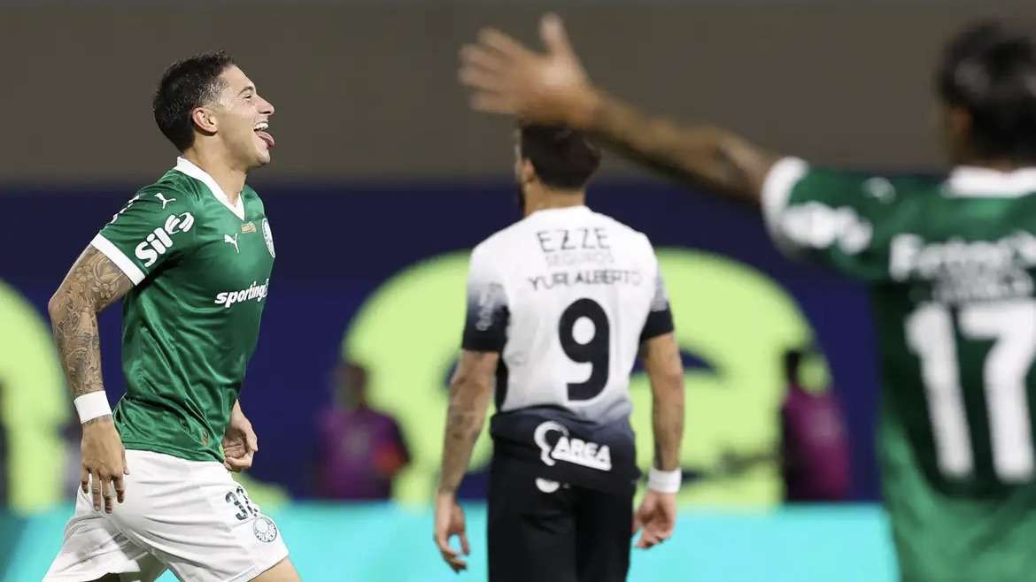 Palmeiras vence Corinthians no Dérbi e assume liderança isolada do Brasileirão
