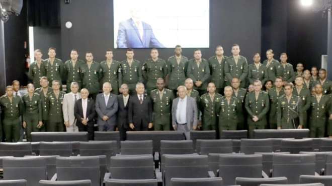 Câmara de Salvador realiza sessão especial pelos 377 anos do Exército Brasileiro.