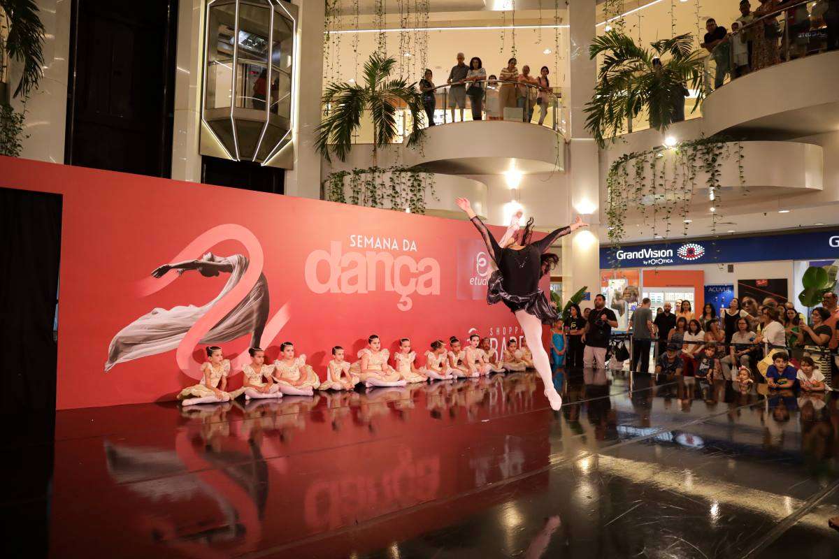Shopping Barra realiza Semana da Dança com apresentações e aulas gratuitas na Praça Central
