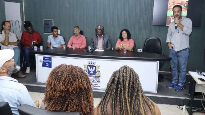 Audiência pública na Câmara discute seguridade social para artistas em Salvador.