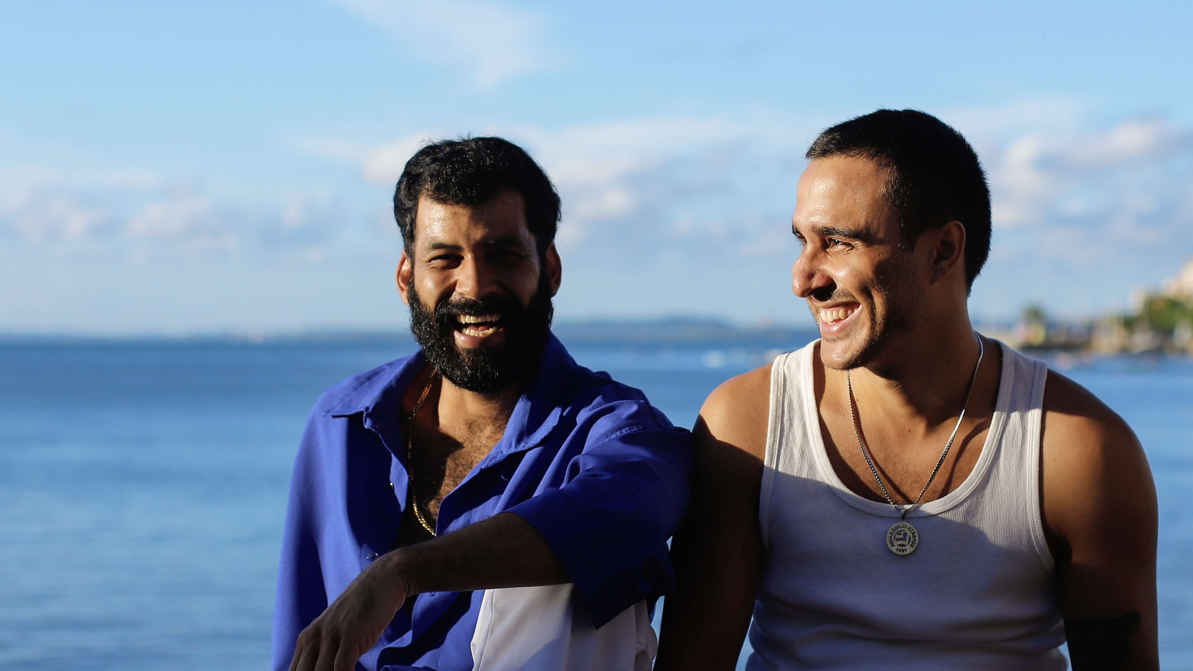 Guigga e Lucas de Bebé homenageiam Roberto Mendes em show no Cine Teatro 2 de Julho.