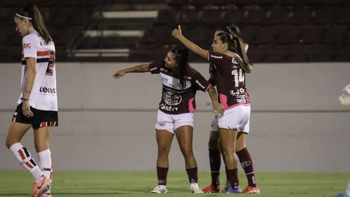 Ferroviária vence São Paulo e assume liderança do Campeonato Brasileiro Feminino.