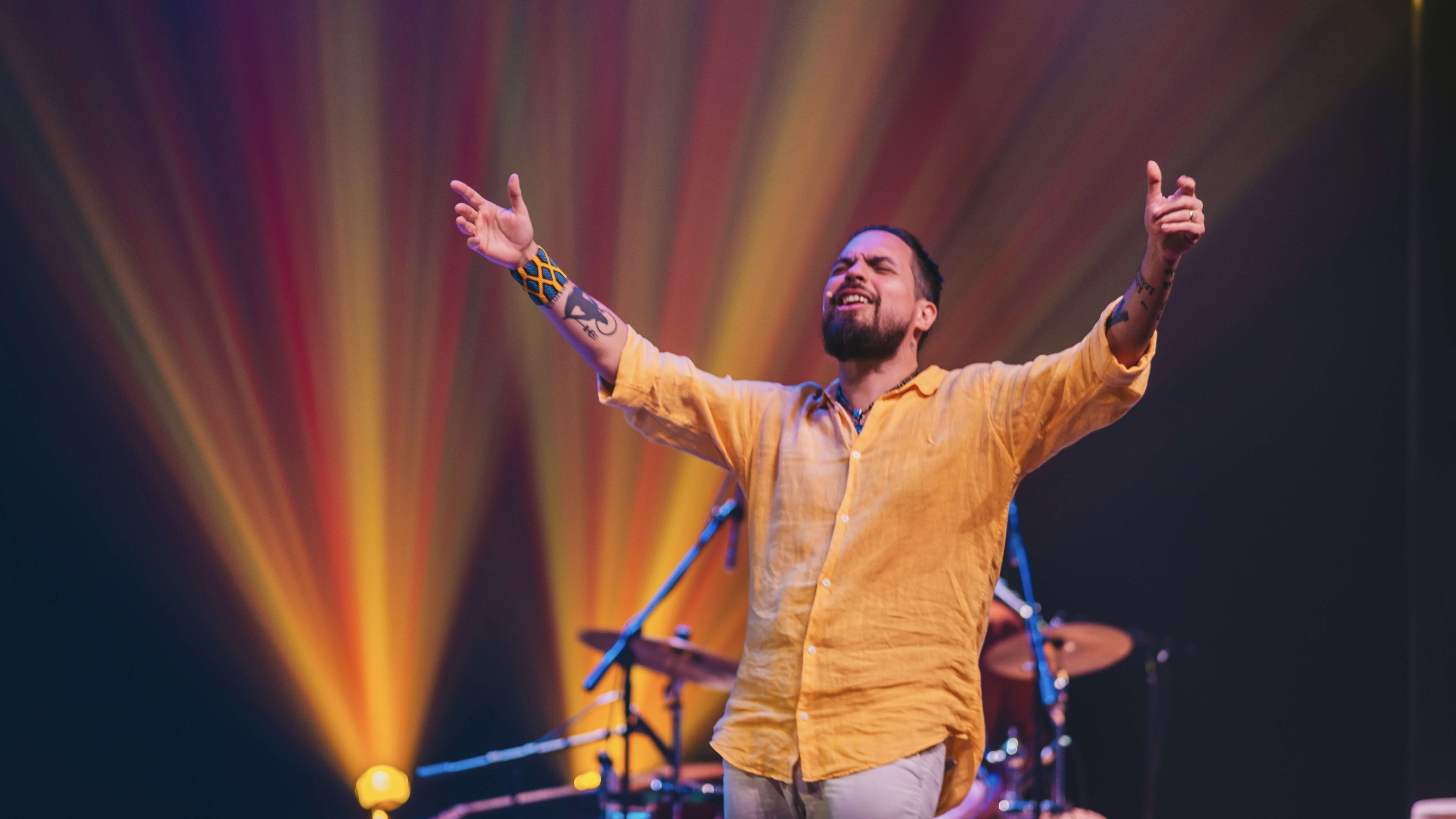 Murilo Gun apresenta espetáculo “Fé no Flow” no Teatro Faresi, em Salvador.