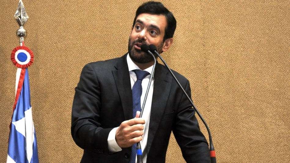 Deputado Tiago Correia solicita obras de contenção de encostas em três bairros de Salvador