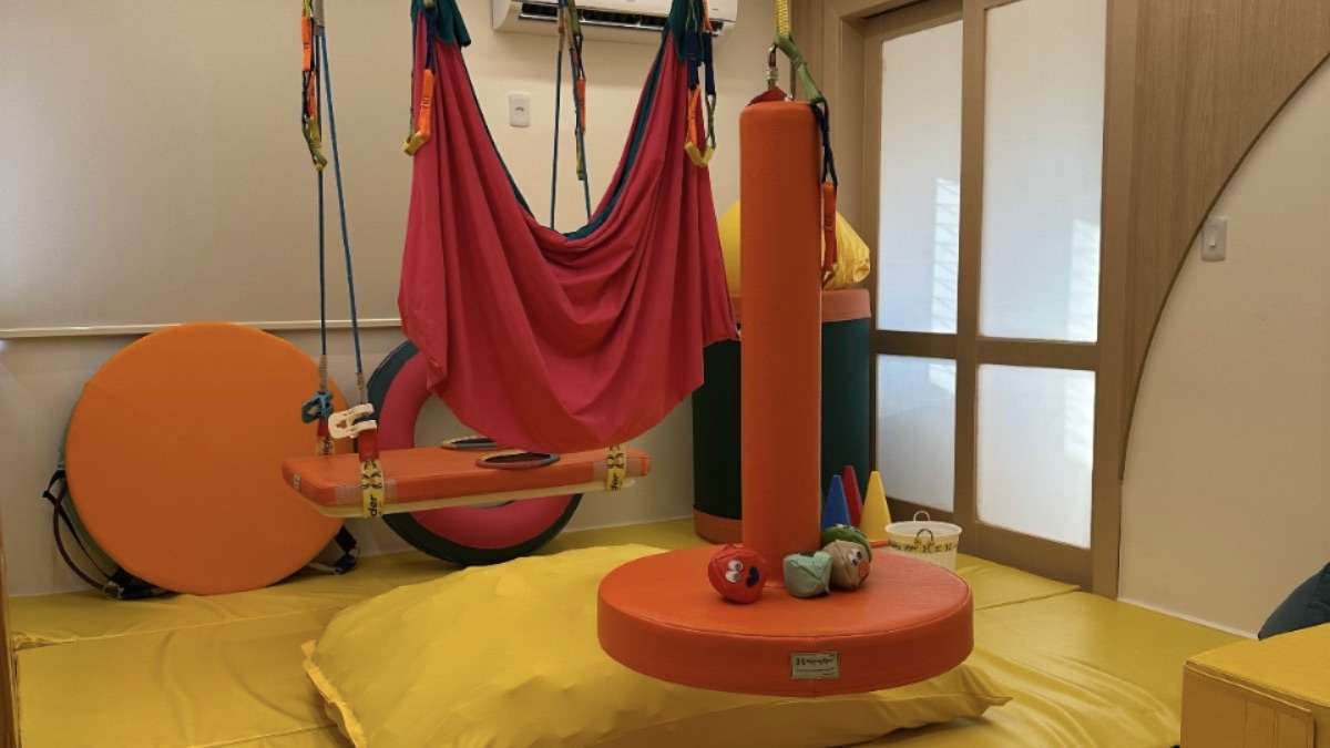 Abril Azul reforça diagnóstico precoce e terapias baseadas em evidência no tratamento do autismo.