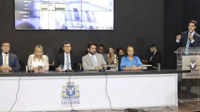 Vereadores de Salvador discutem defesa do trabalhador, fraudes no INSS e preservação ambiental durante sessão ordinária.