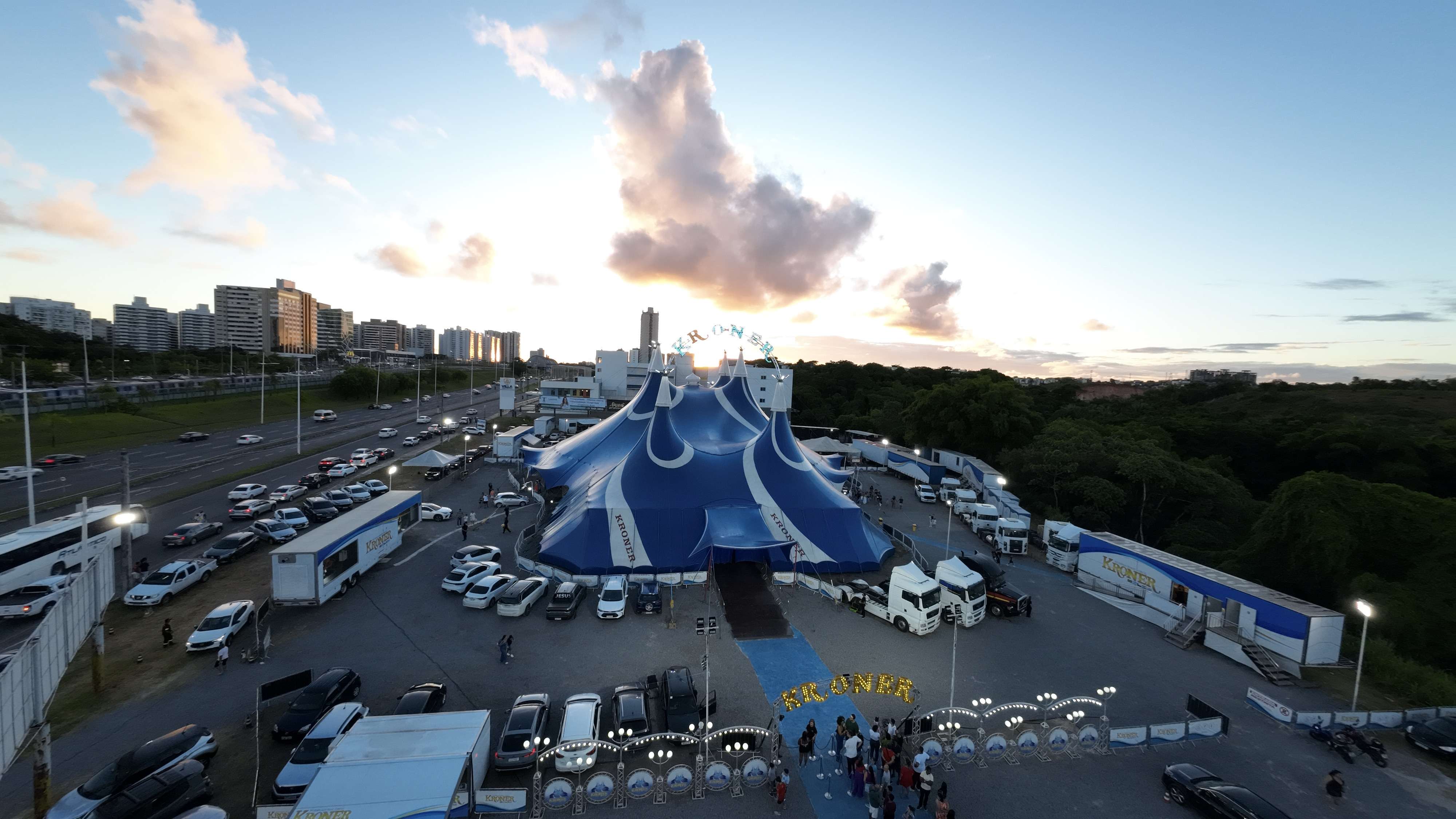 Internacional Circo Kroner promove espetáculo inclusivo em parceria com a APAE em Salvador