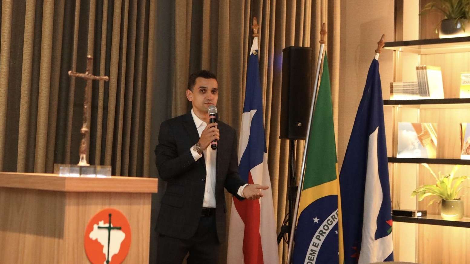 Palacete Tira Chapéu recebe cruz simbólica da primeira missa celebrada no Brasil