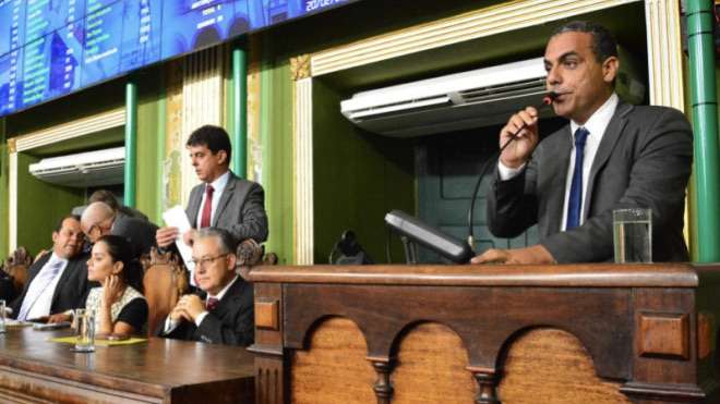 Câmara de Salvador aprova projetos de Cezar Leite em sessão ordinária.