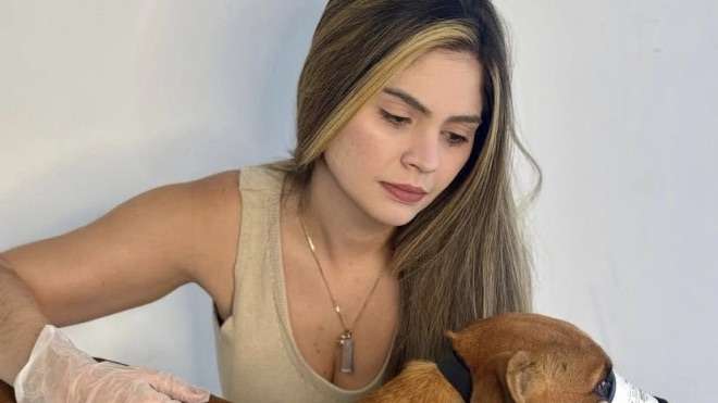 Marcelle Moraes cobra apuração de abandono de animal no Rio Vermelho e reforça punição prevista em lei.