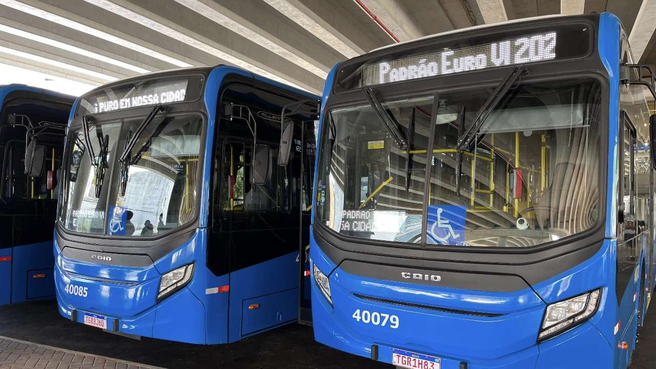 Prefeitura de Salvador entrega 11 novos ônibus para frota do transporte público