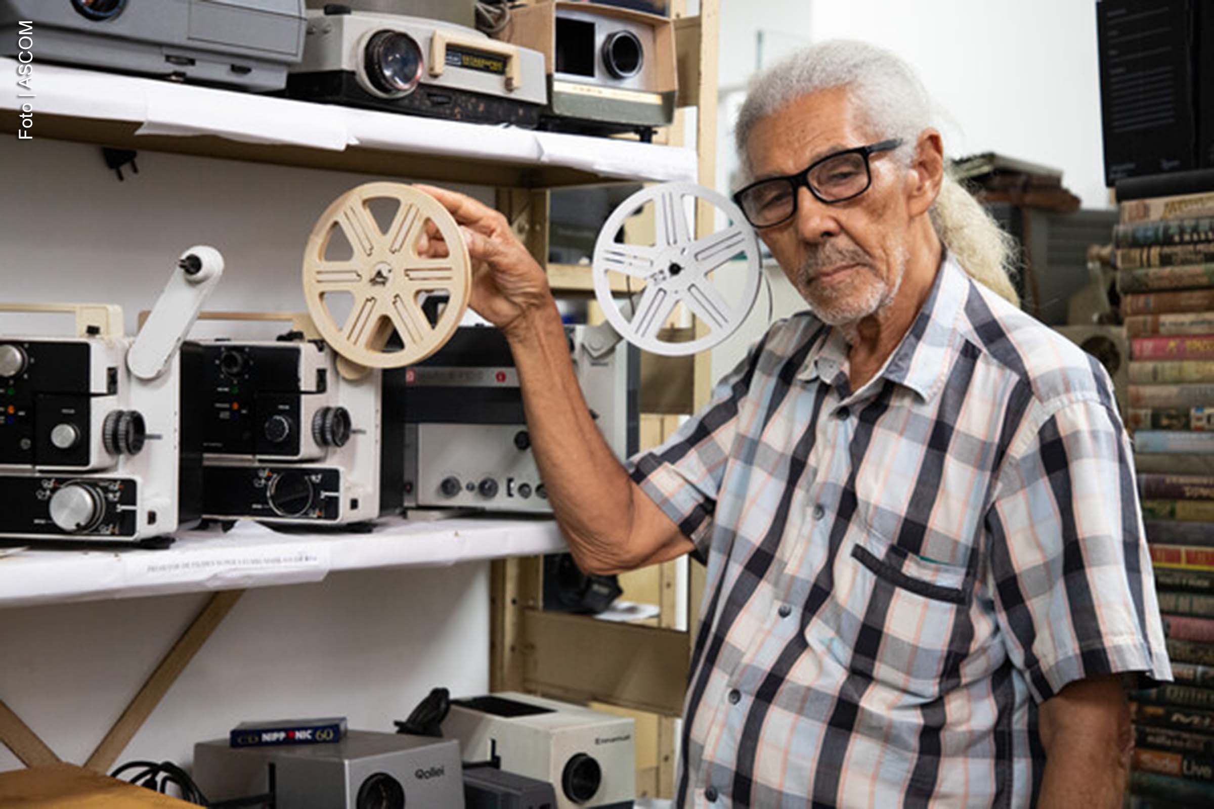 Evento acontece na Sala de Cinema Walter da Silveira, nesta quarta-feira (07/05/2025), com programação especial dedicada à trajetória do técnico audiovisual.