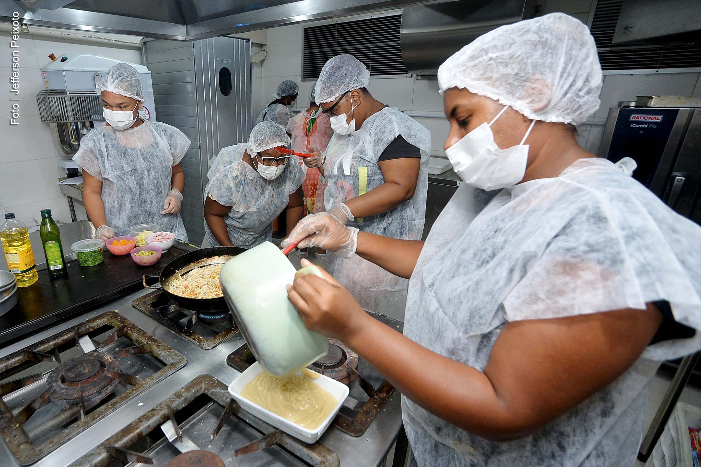 Salvador lidera geração de empregos no Nordeste e conquista quarta posição no Brasil em 2025