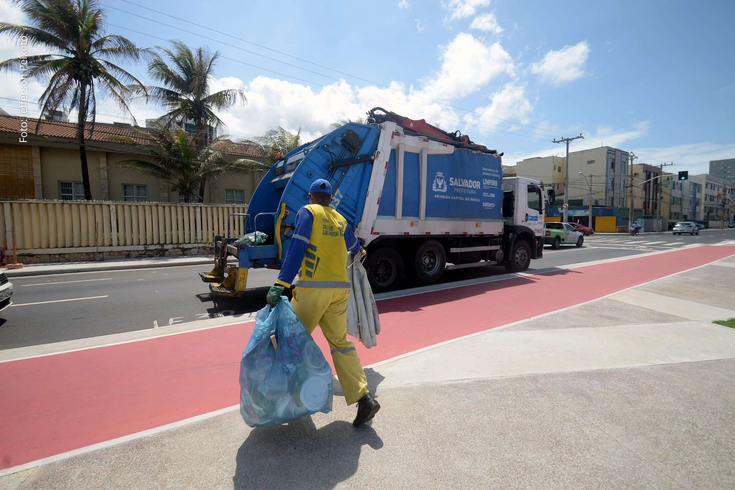 Descarte correto de resíduos ajuda a evitar alagamentos durante período chuvoso em Salvador
