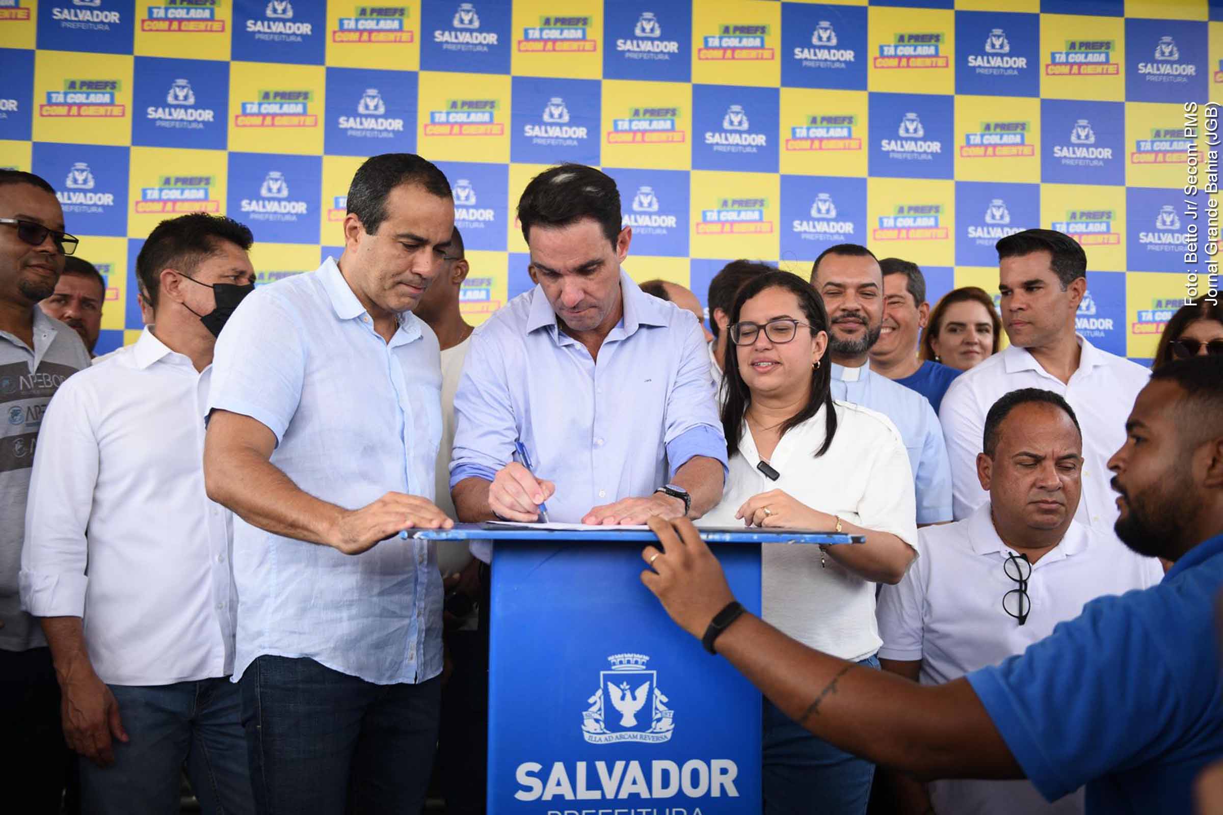Prefeitura de Salvador firma concessão da nova Orla de Pituaçu e entrega colônia de pescadores na Boca do Rio