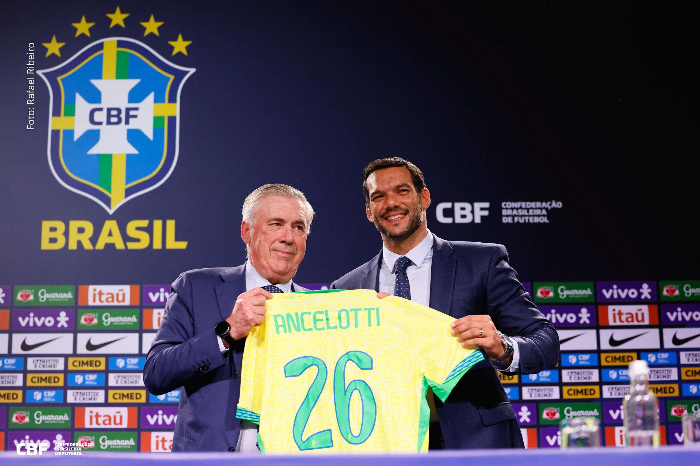 Carlo Ancelotti é apresentado como novo técnico da Seleção Brasileira e divulga primeira convocação