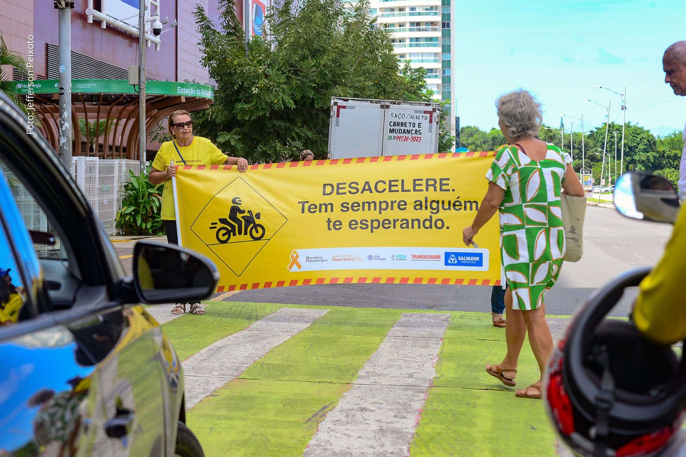 Maio Amarelo 2025: Transalvador promove ação educativa para motociclistas sobre segurança no trânsito