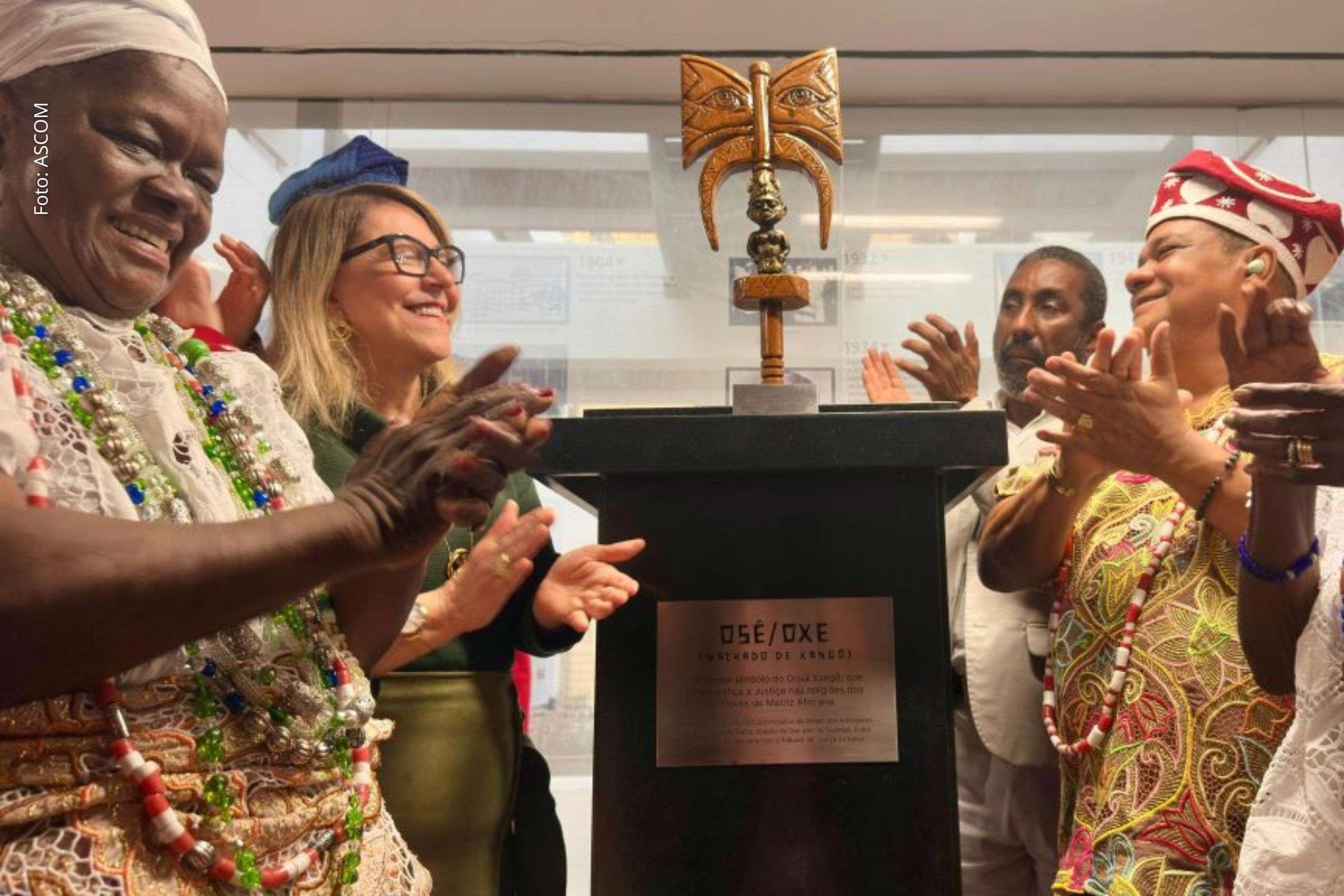 Tribunal de Justiça da Bahia recebe machado de Xangô em doação e instala obra em exposição permanente