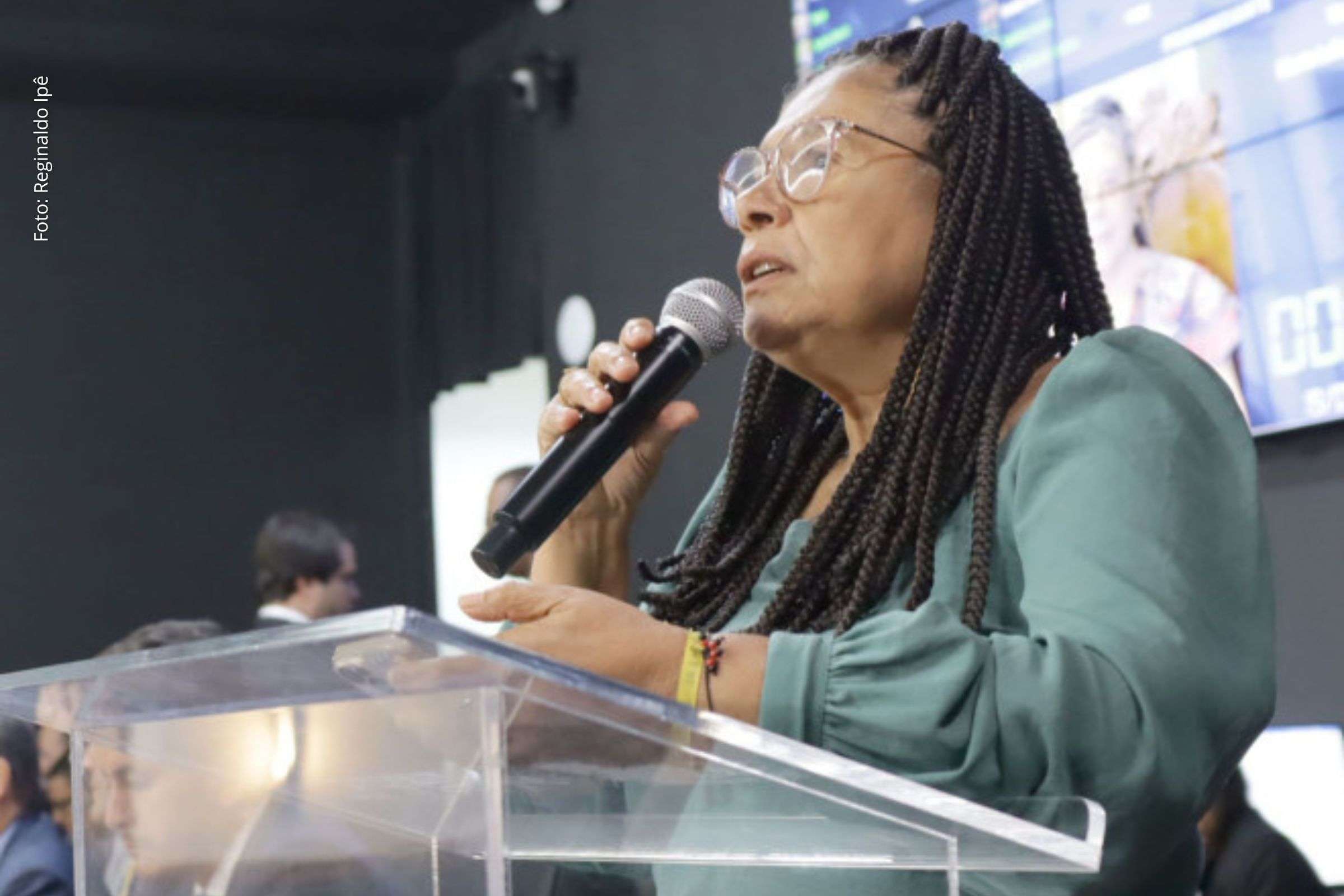 Parlamentar aponta medidas da prefeitura como tentativa de criminalizar o movimento grevista.