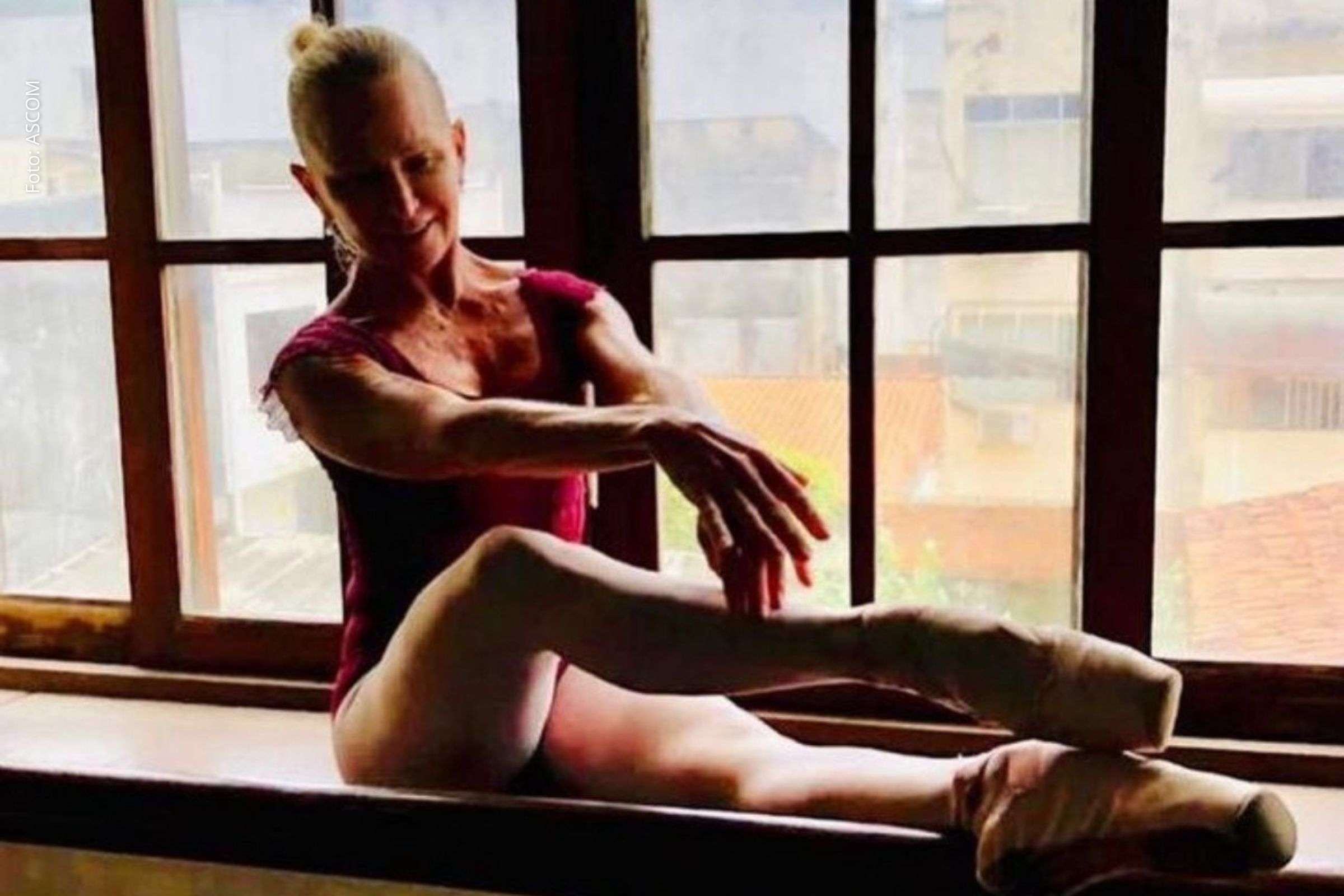 Bailarina Teresa Cintra ministra aula em evento da Nova Acrópole Salvador sobre arte e equilíbrio interior
