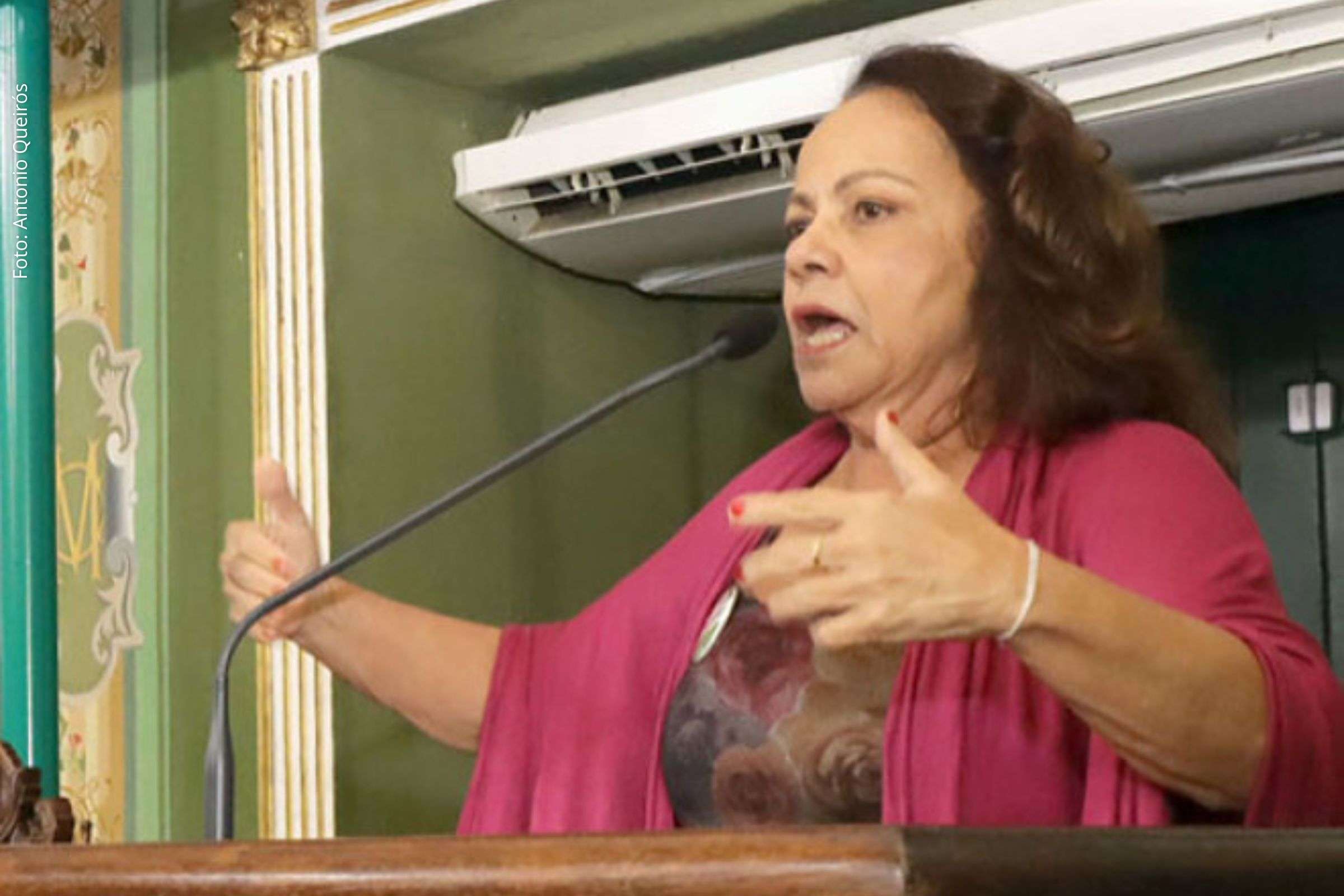 Salvador: Vereadora Aladilce Souza cobra comunicação oficial do prefeito Bruno Reis sobre viagem ao exterior durante festejos juninos