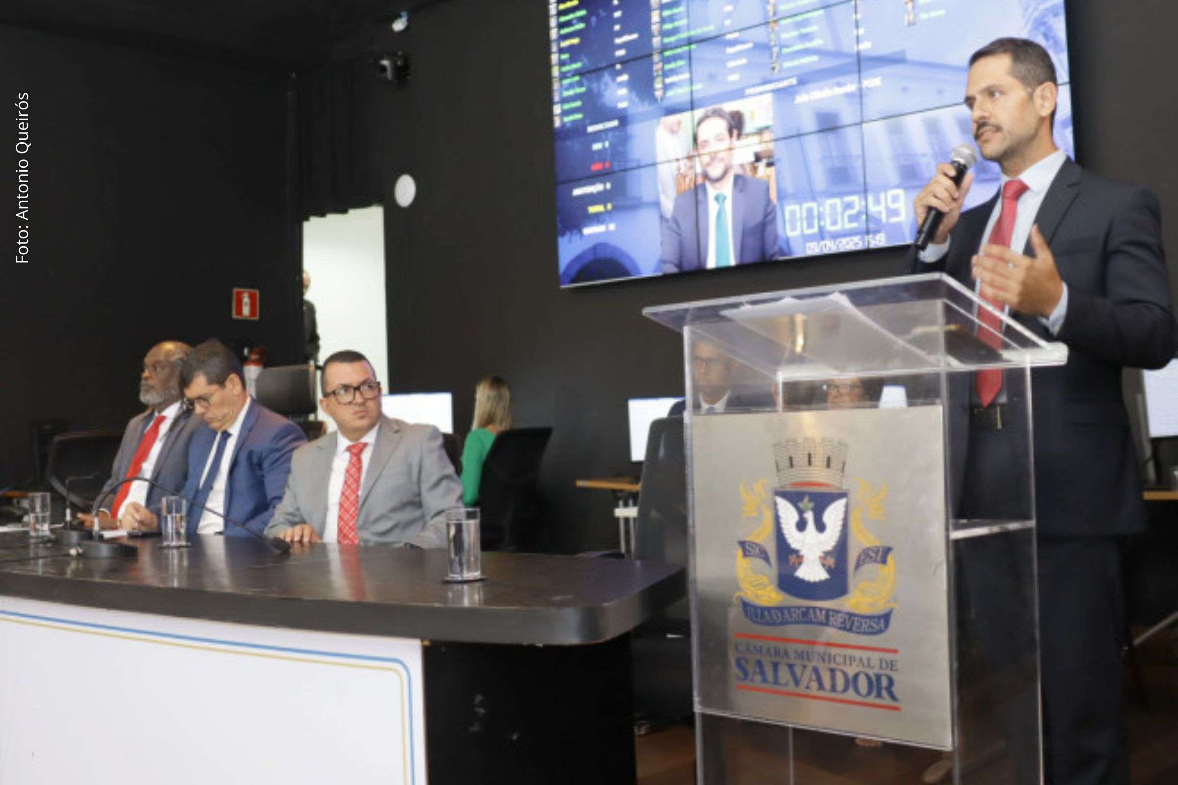 Proposta sugere inclusão de idiomas estrangeiros e Libras na rede pública de Salvador.