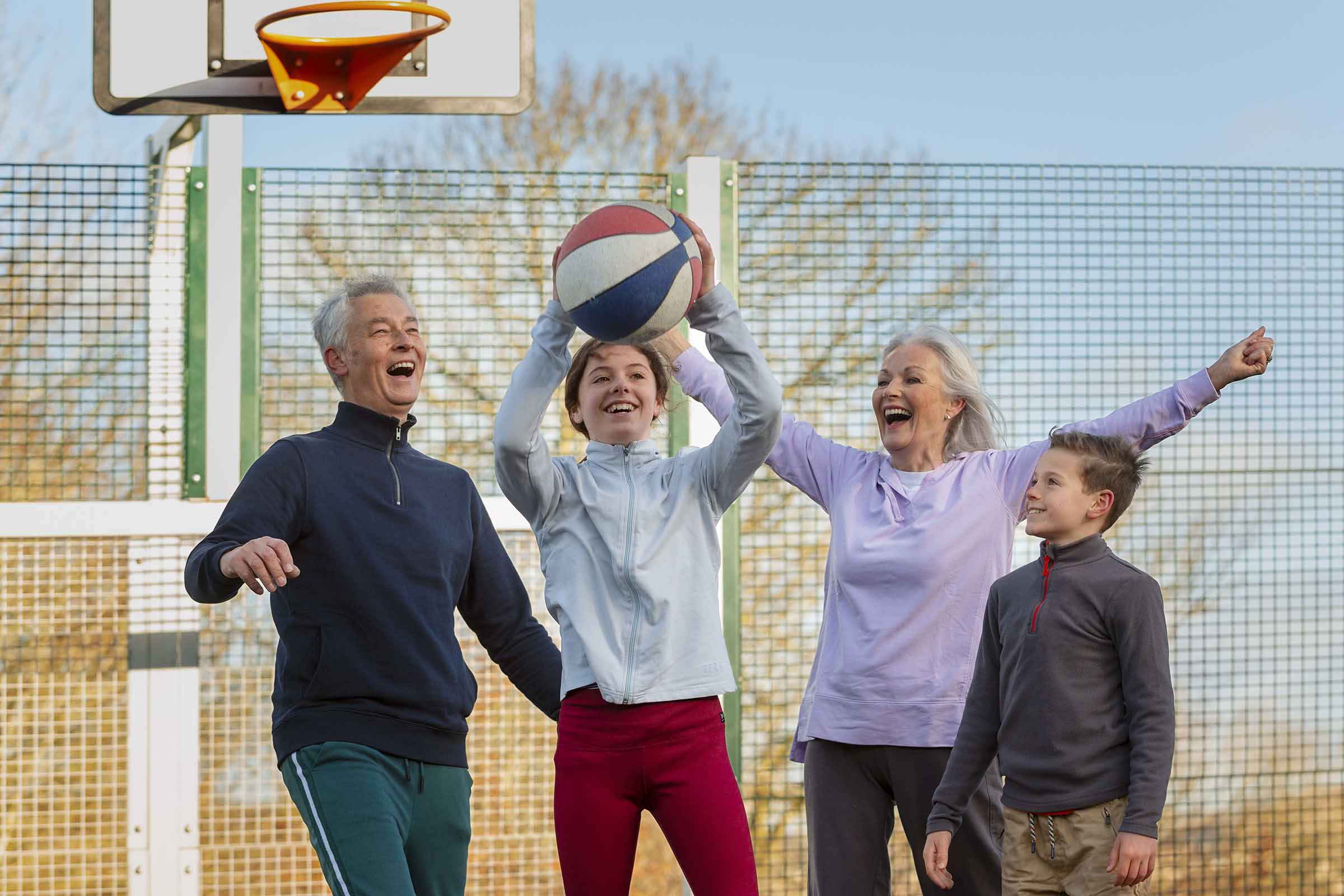 Comemorado em 26 de julho, o Dia dos Avós homenageia a importância dos idosos na estrutura familiar, destacando a necessidade de atenção integral à saúde física, nutricional e mental da terceira idade.