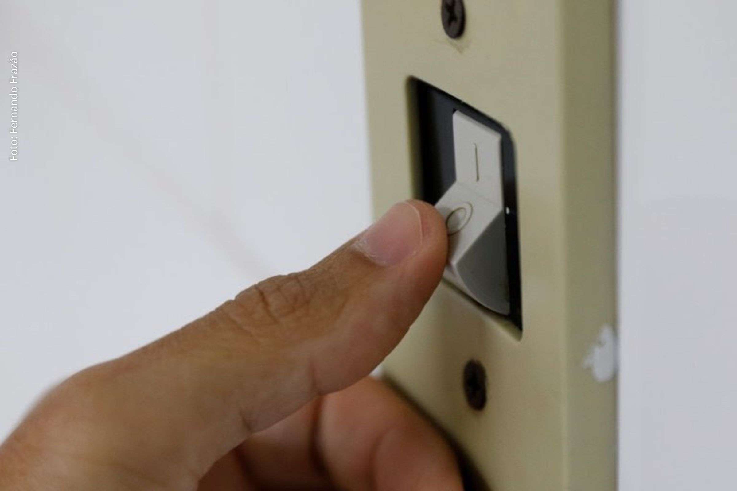 Programa Luz do Povo amplia acesso à energia elétrica sem cobrança para famílias de baixa renda.