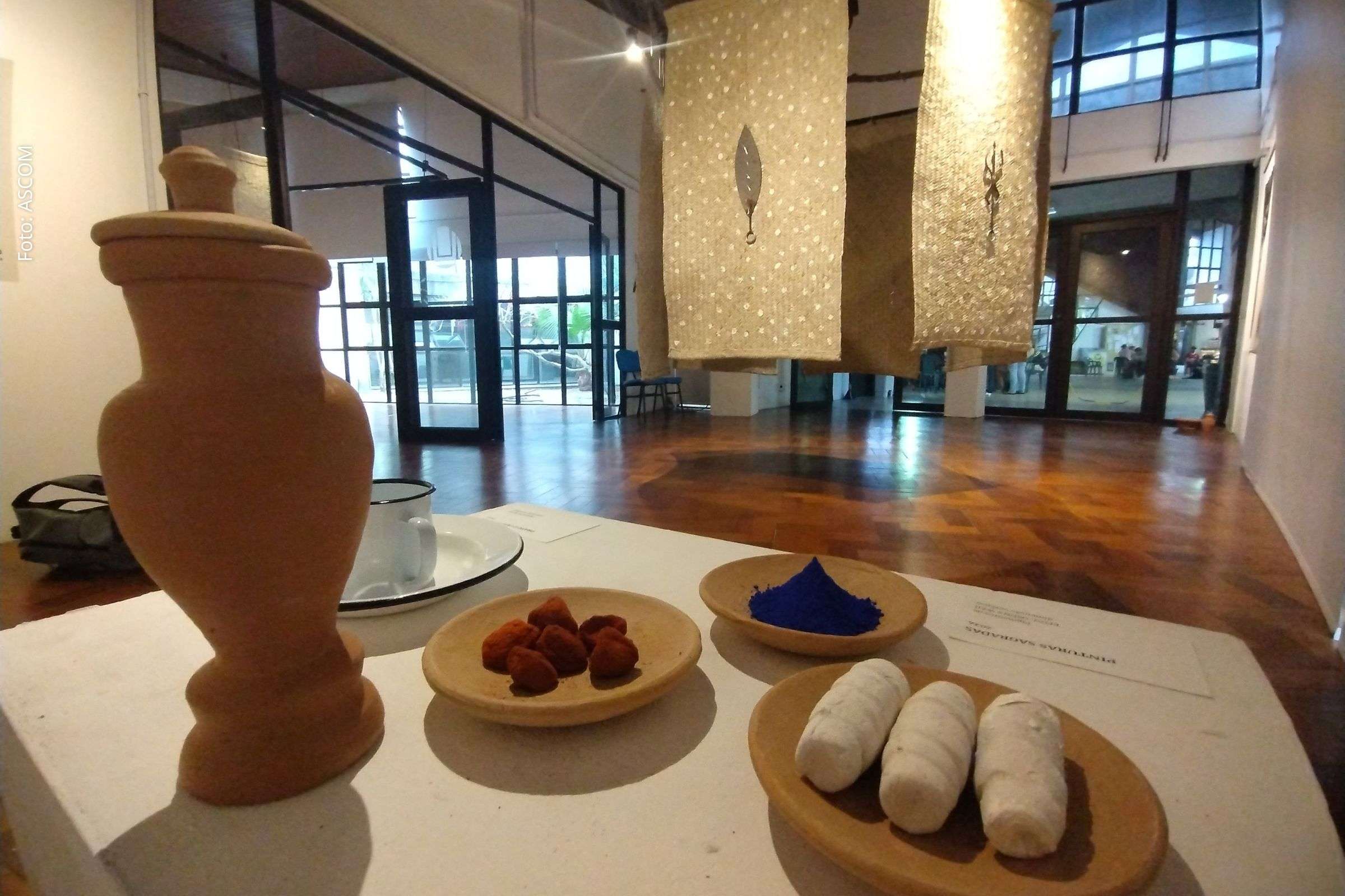 Mostra apresenta fotografias, instalações e oficinas sobre tradições do Candomblé.