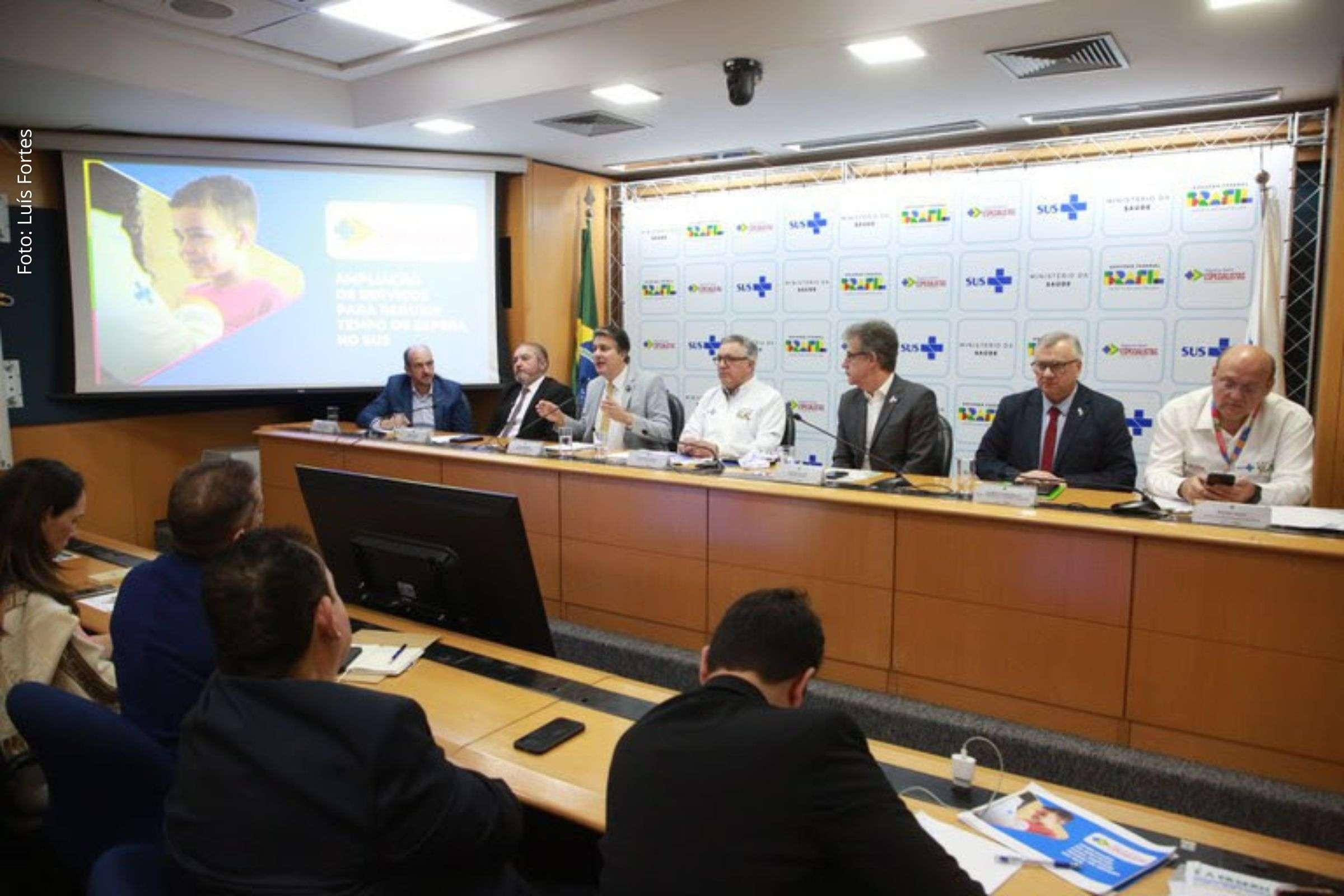 Ação conjunta do Ministério da Educação e do Ministério da Saúde visa ampliar atendimentos e reduzir filas no SUS.
