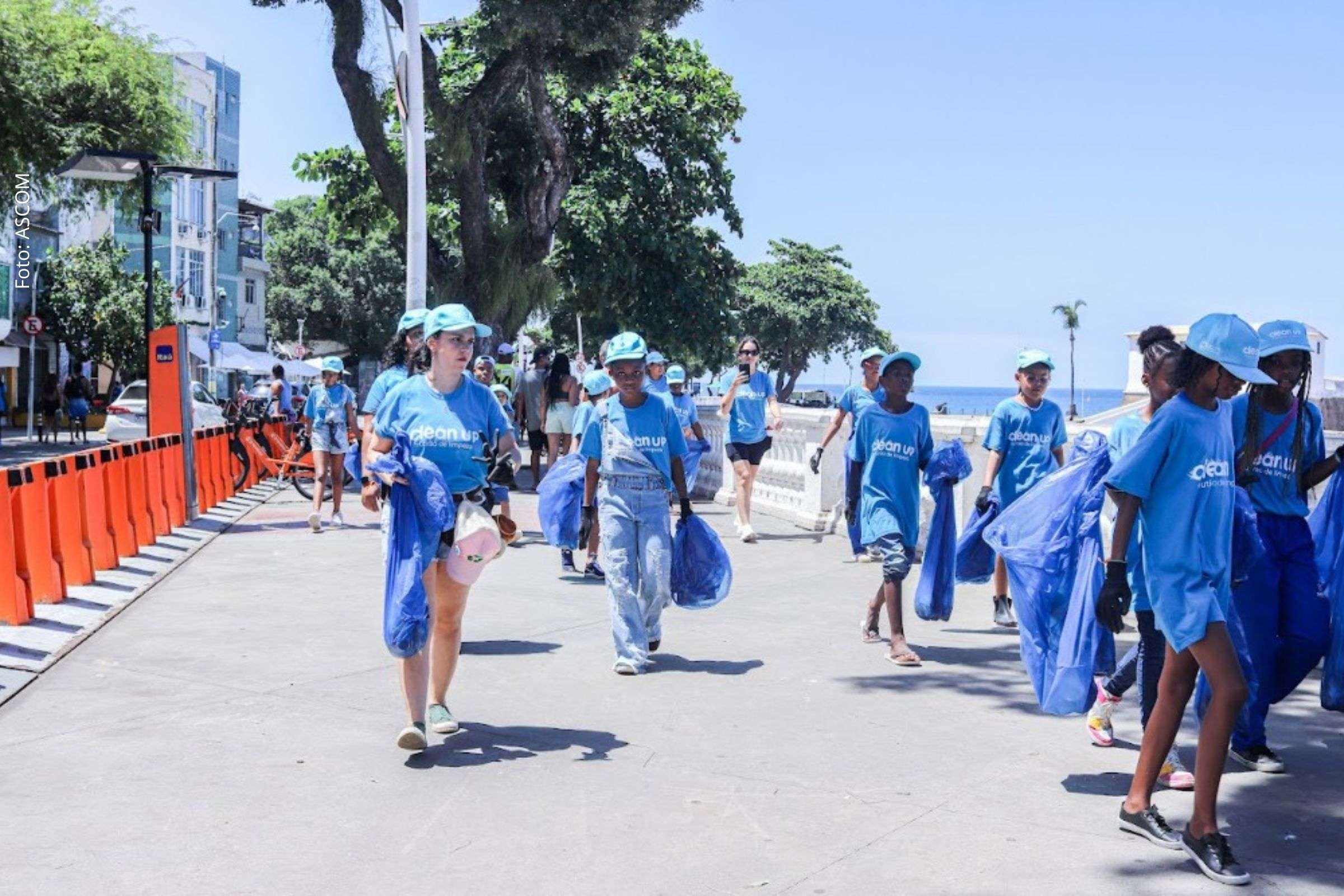 Movimento Plástico Transforma promove novo mutirão de limpeza na Praia de Boa Viagem em Salvador