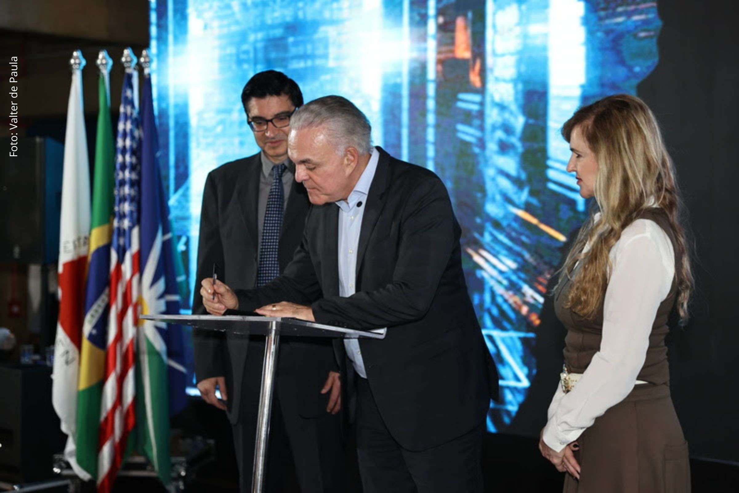 Investimento de R$ 6 bilhões vai gerar empregos e impulsionar tecnologia local.
