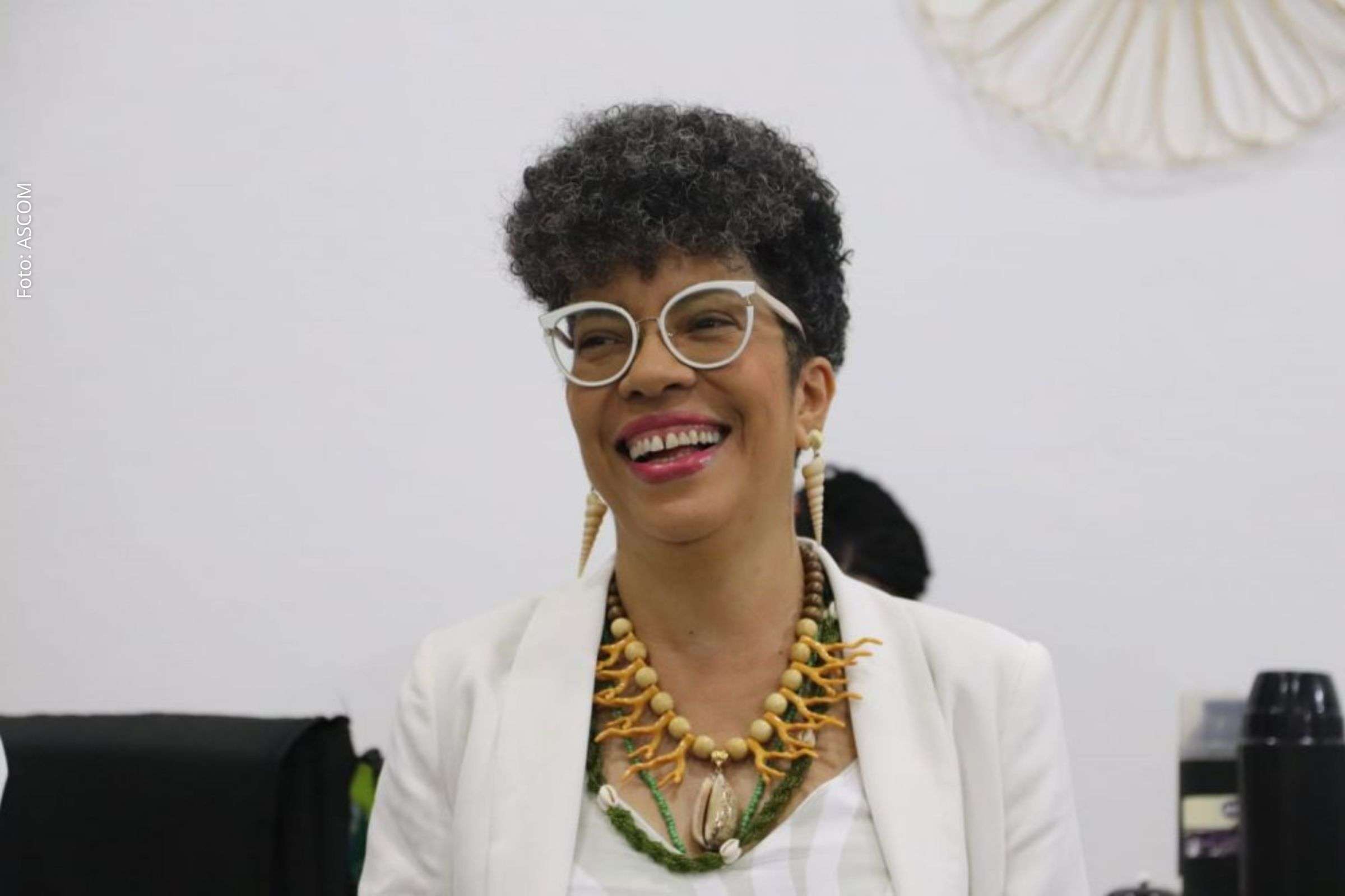 Ângela Guimarães e Léo Áquila são anunciadas madrinhas do 22º Orgulho LGBT+ da Bahia