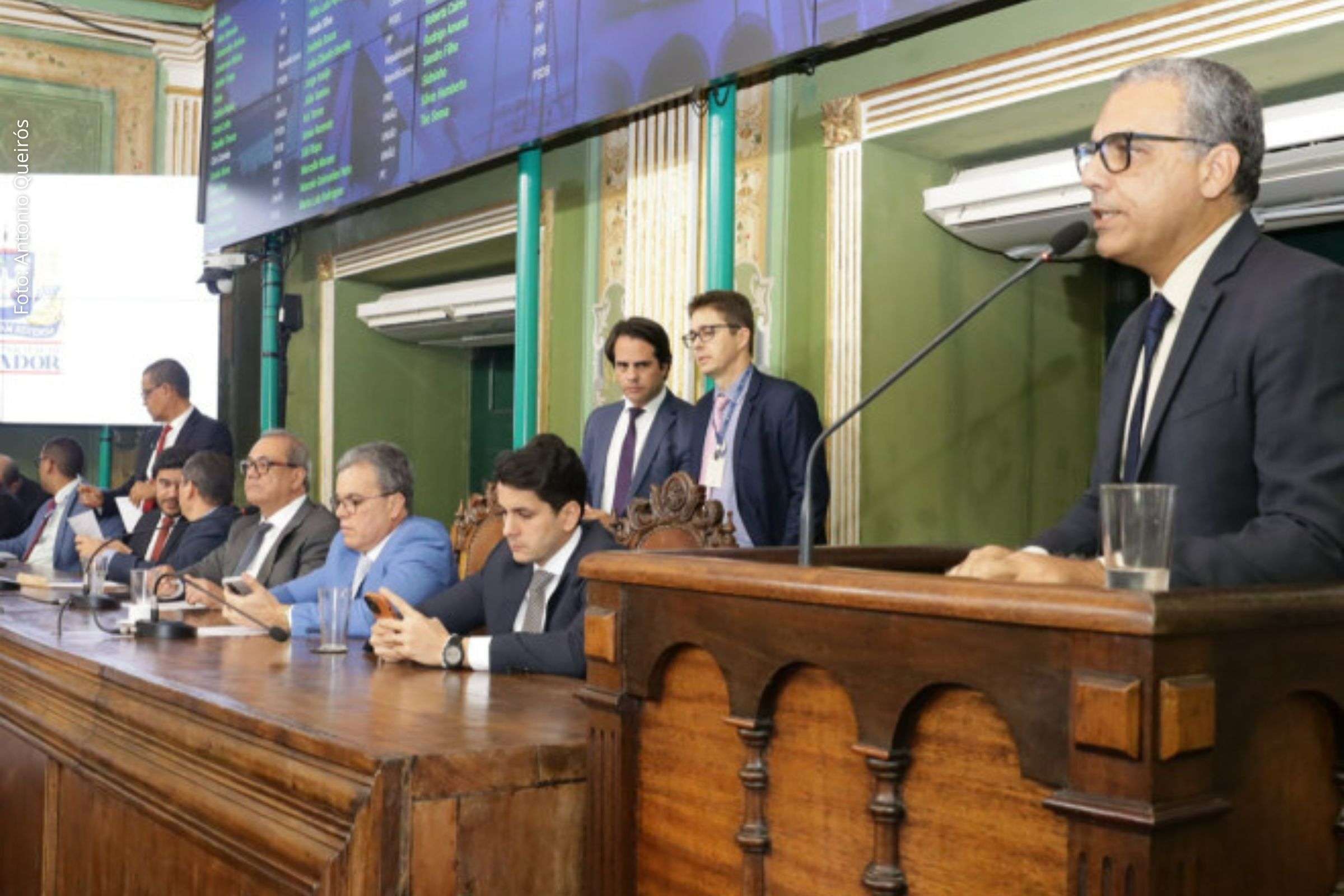 45ª Sessão Ordinária teve discussões sobre acordo da rede municipal de ensino, prisão domiciliar de Jair Bolsonaro e questões ambientais em Ilha de Maré.