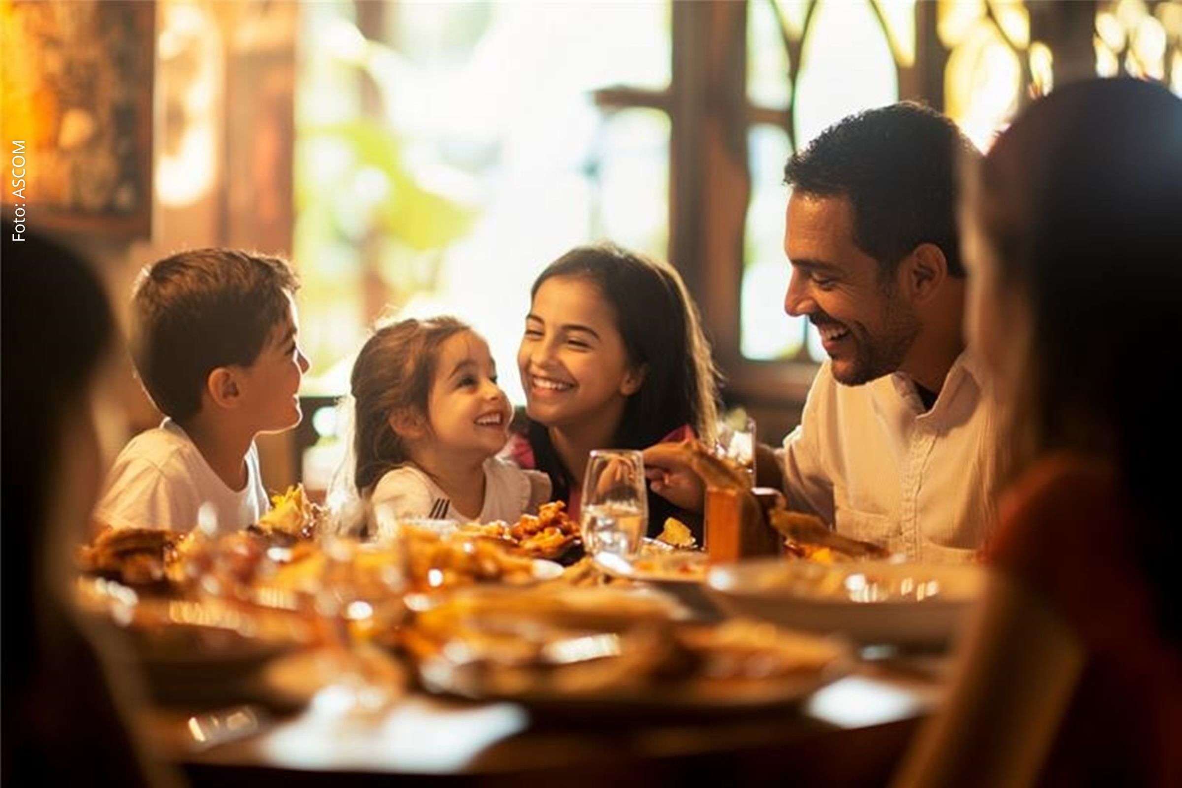 Pesquisa da Abrasel indica expectativa positiva de aumento no faturamento para bares e restaurantes na data comemorativa.