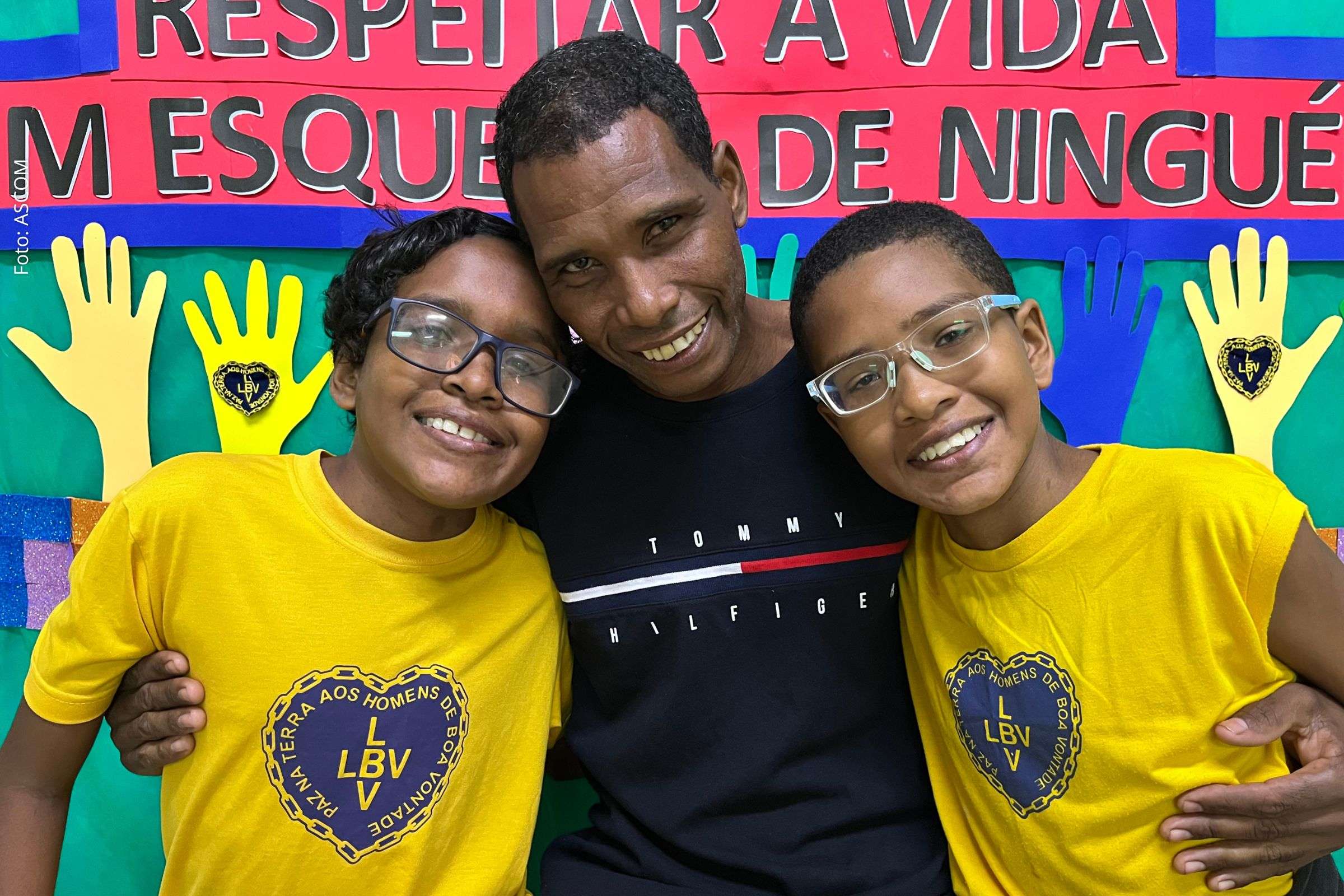 Pai que assumiu dupla função destaca apoio da LBV para cuidar dos filhos em Salvador