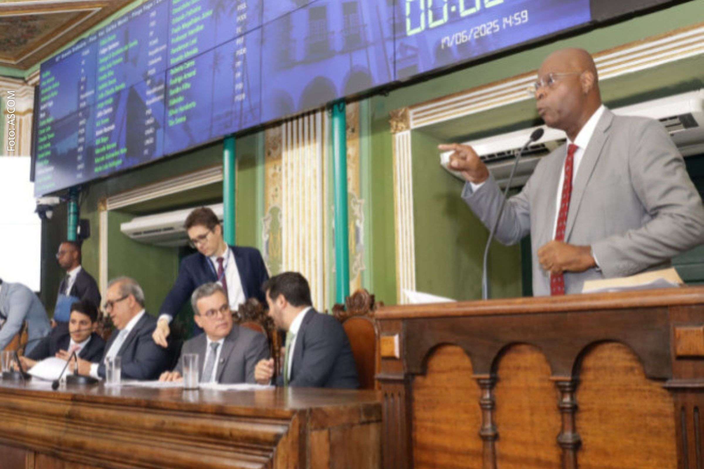 Vereador Hamilton Assis cobra implementação do Fórum Municipal de Educação em Salvador