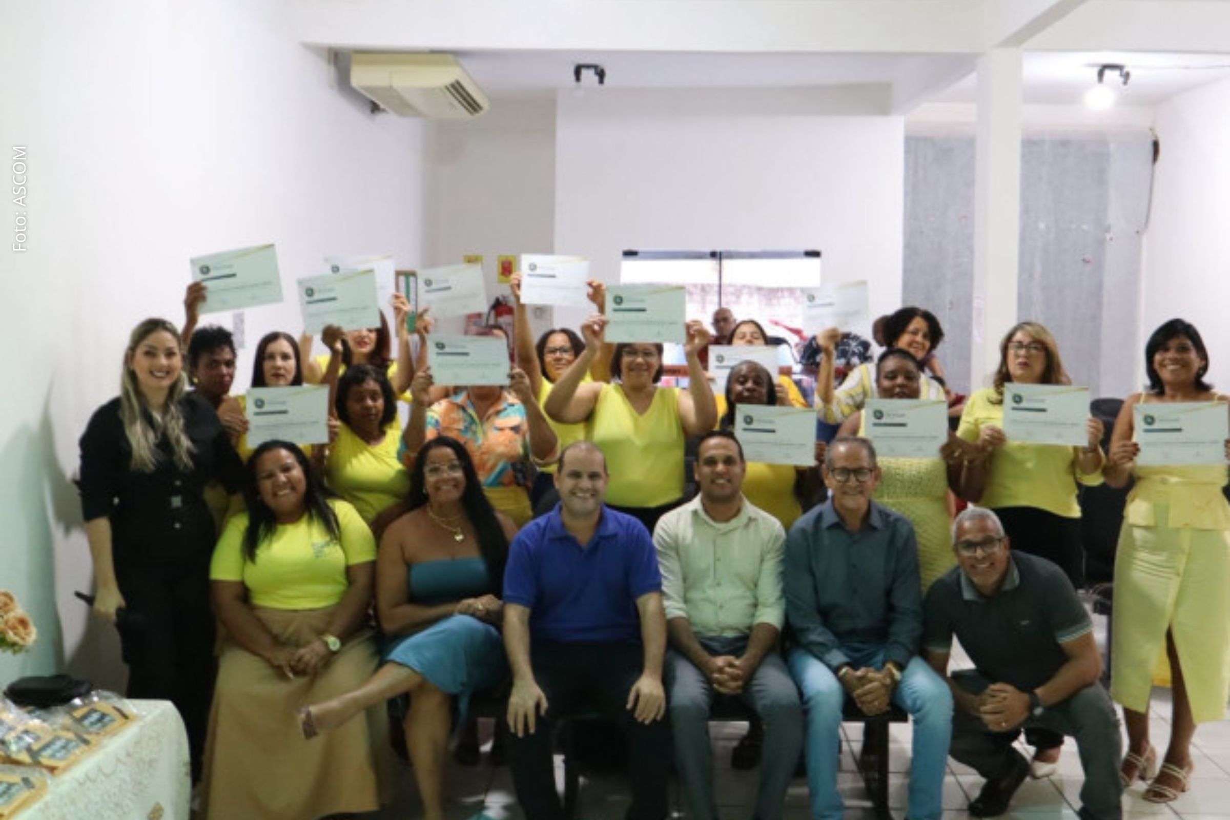 Salvador: Vereador Randerson Leal participa da formatura da primeira turma do Curso de Cuidador de Idosos no bairro do Doron