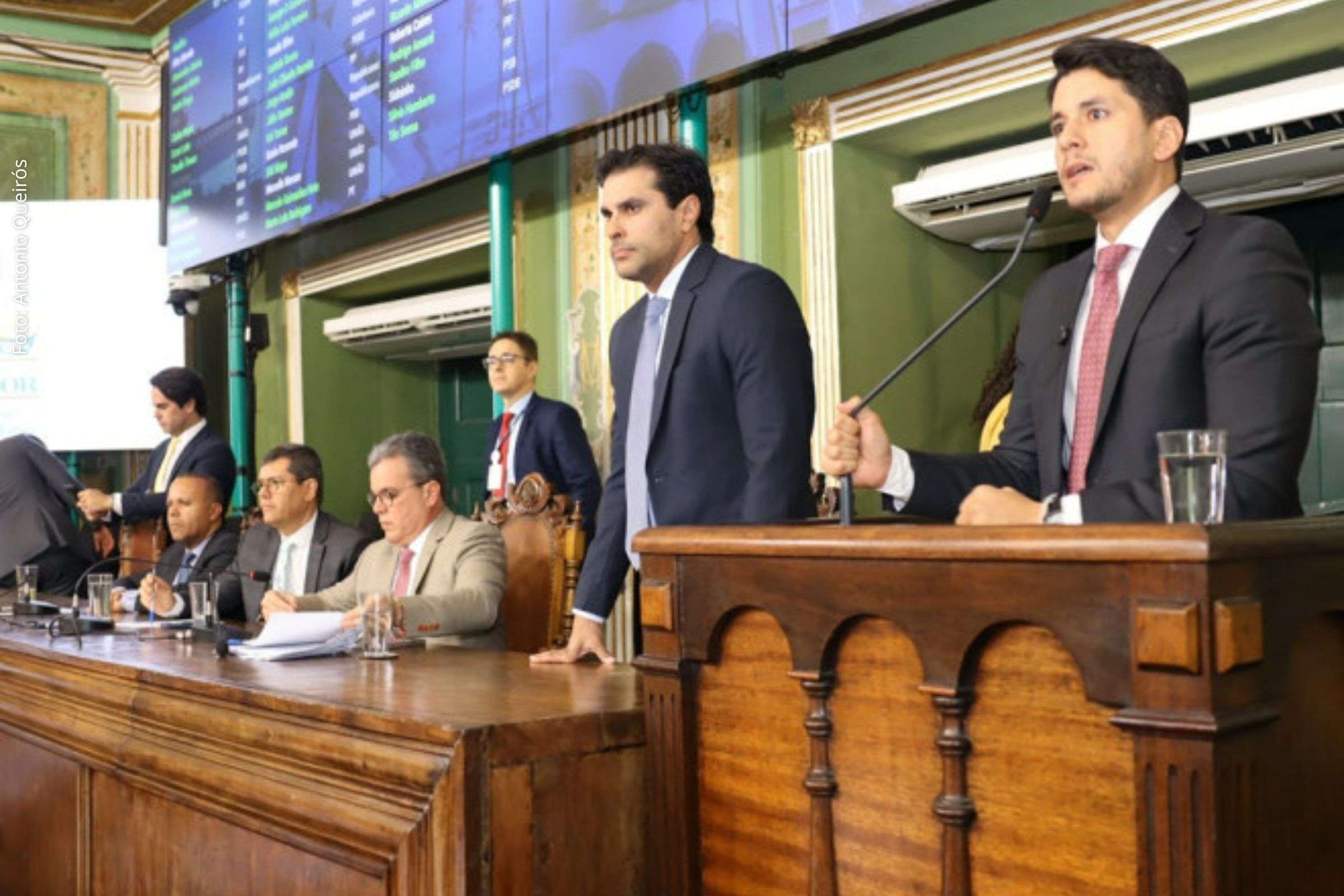 Julgamento de Jair Bolsonaro e aumento da violência dominam debates em sessão da Câmara de Salvador