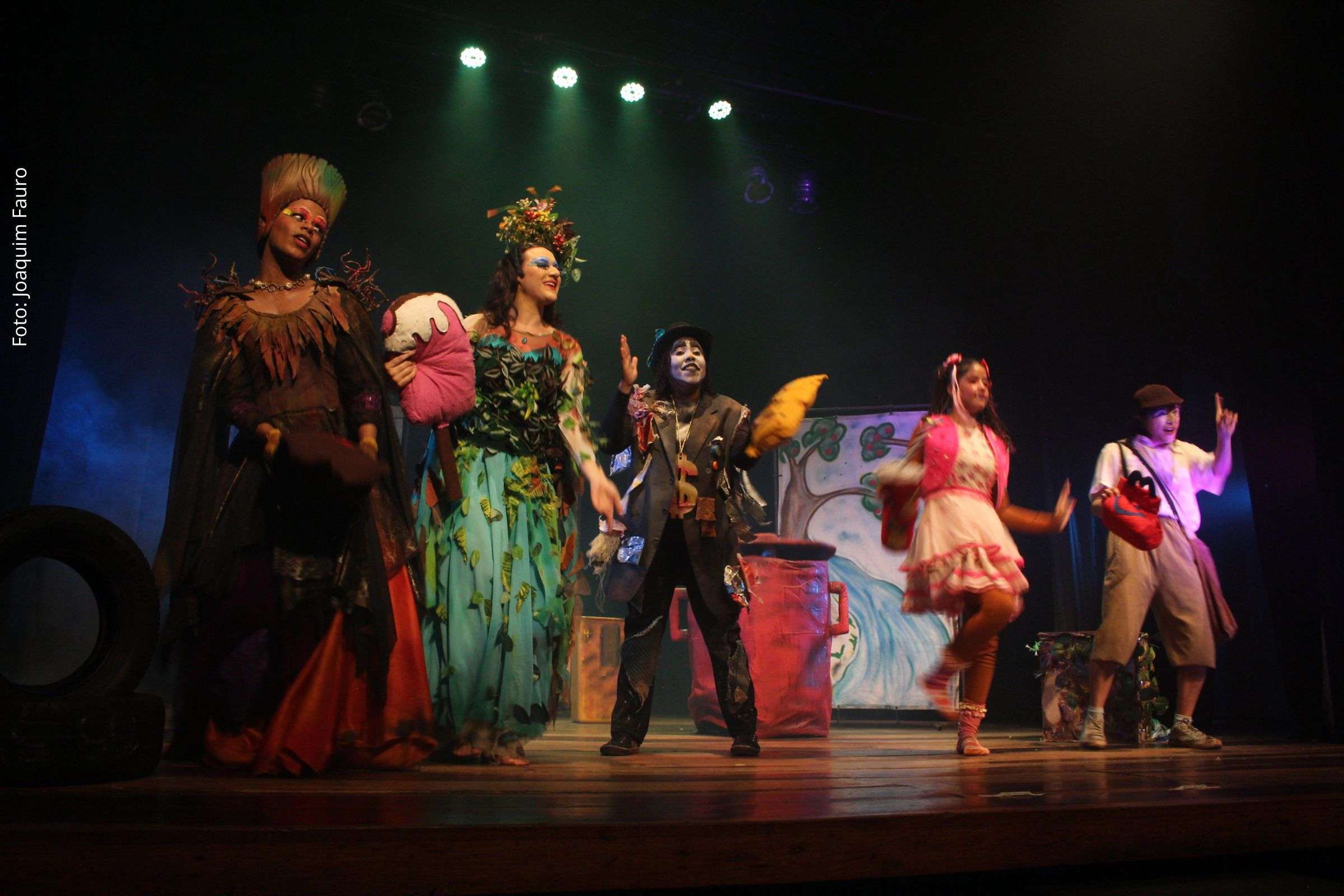 Salvador recebe curta temporada do espetáculo “A Menina Que Roubava Lixo” no Teatro Módulo