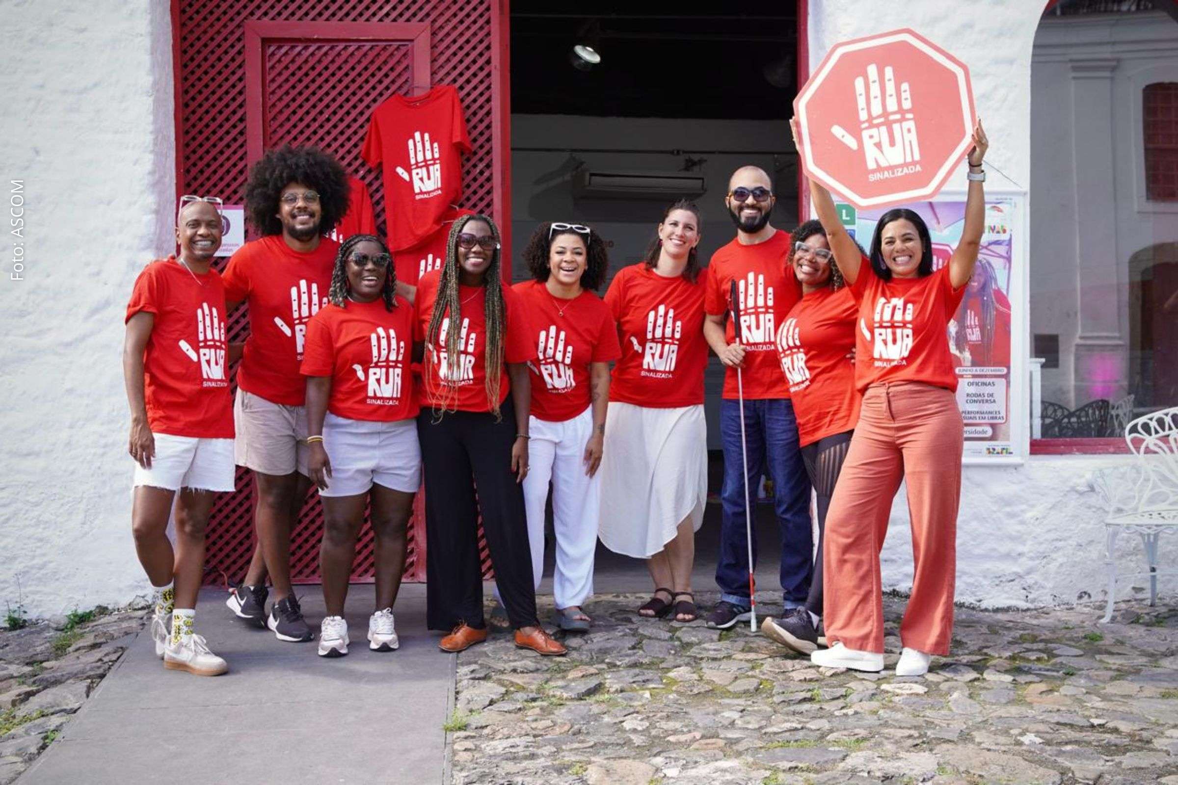 Setembro Surdo: Projeto “Rua Sinalizada” promove improviso teatral inclusivo no Farol da Barra